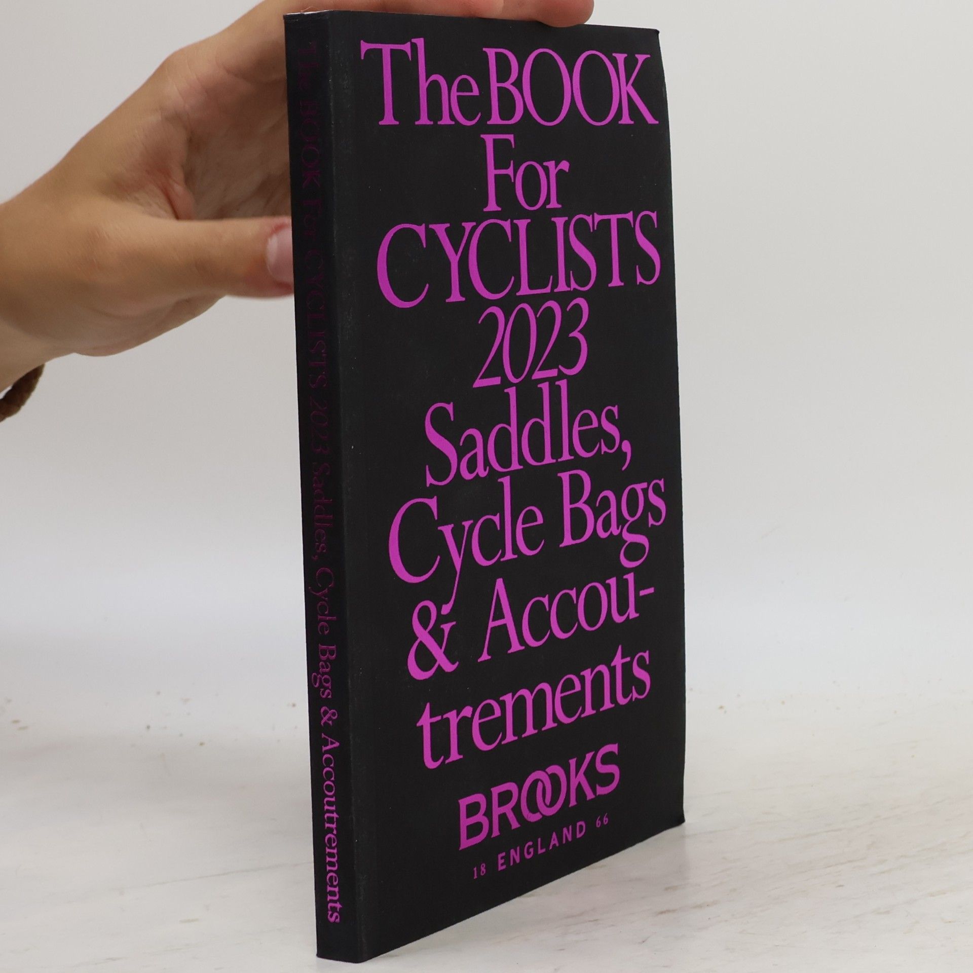 Kolektiv autorů The BOOK For CYCLISTS 2023 Saddles, Cycle Bags & Accoutrements