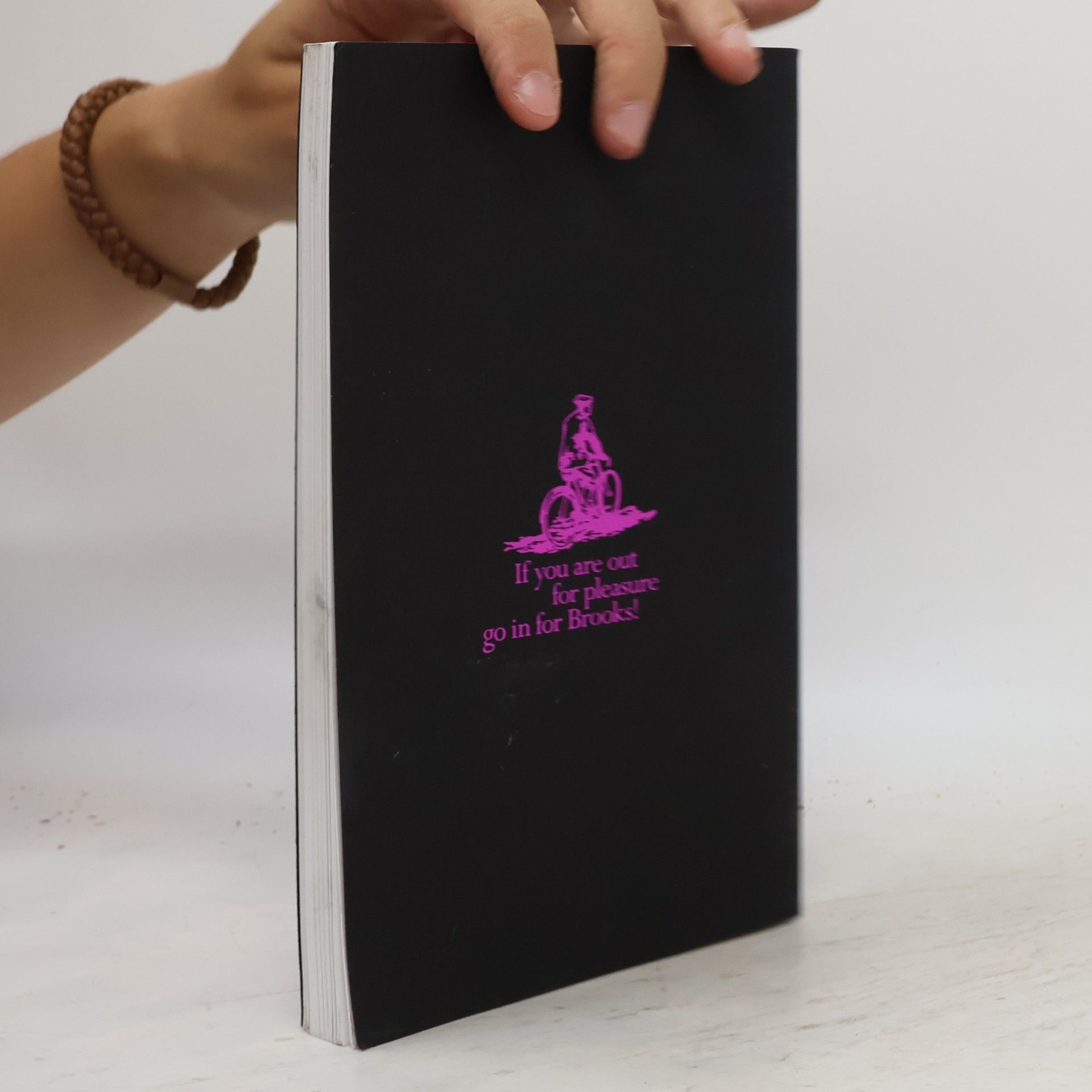 Kolektiv autorů The BOOK For CYCLISTS 2023 Saddles, Cycle Bags & Accoutrements