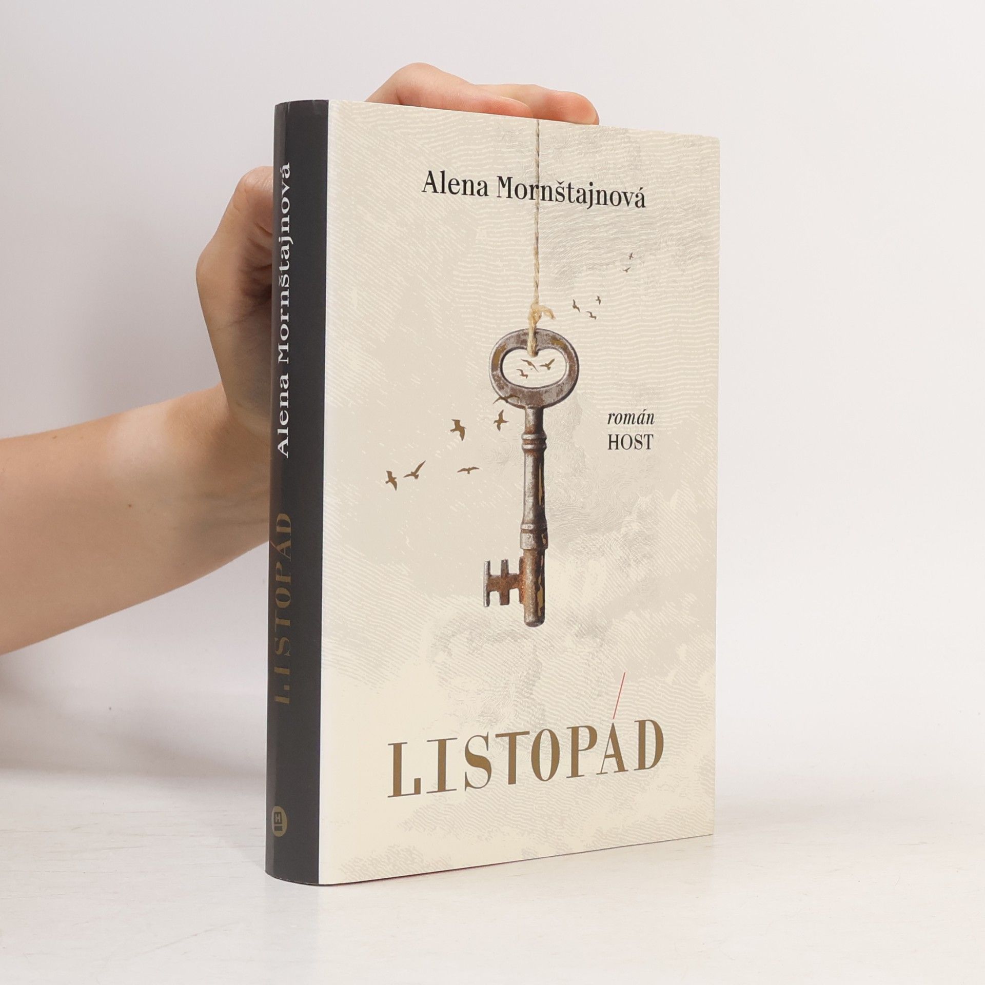 Alena Mornštajnová Listopád