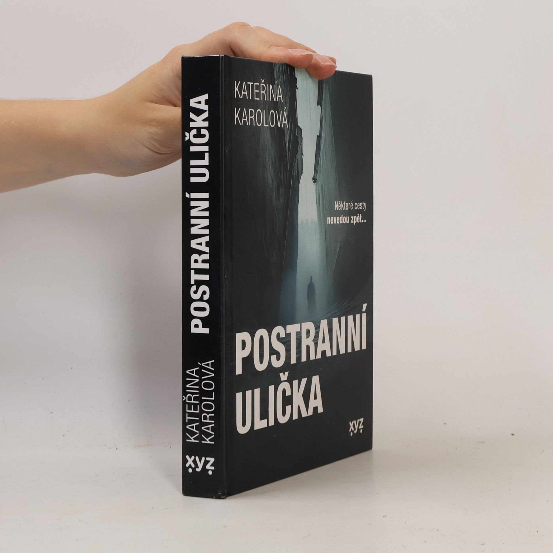 Kateřina Karolová Postranní ulička : některé cesty nevedou zpět...