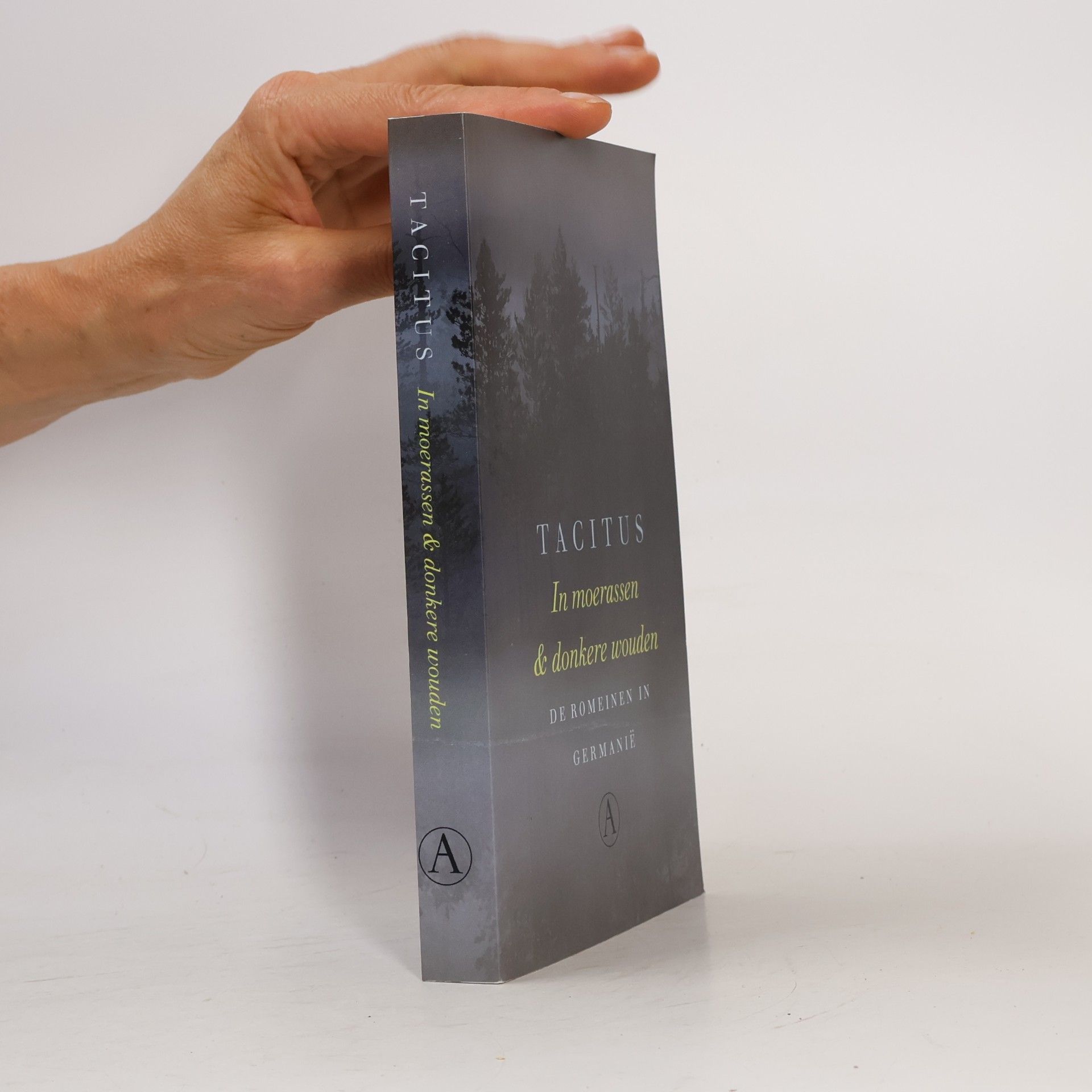 Tacitus In moerassen en donkere wouden