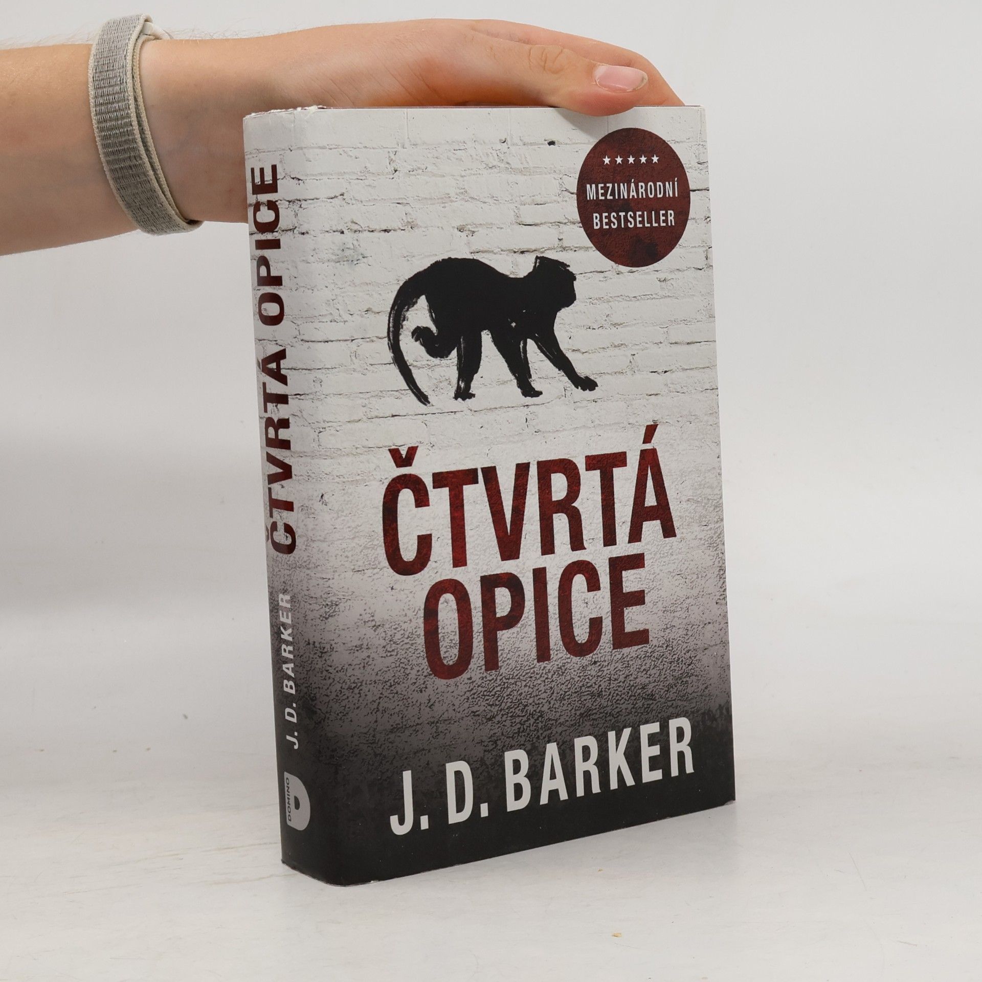 J. D. (Jonathan Dylan) Barker Čtvrtá opice