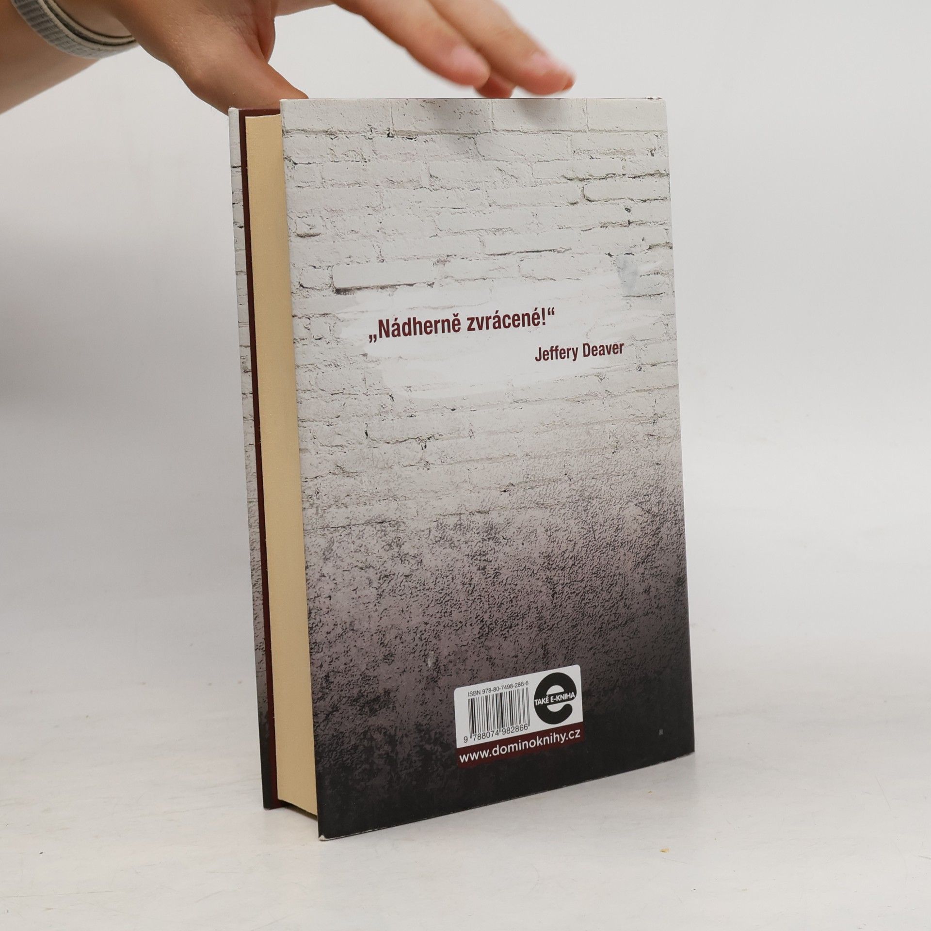 J. D. (Jonathan Dylan) Barker Čtvrtá opice