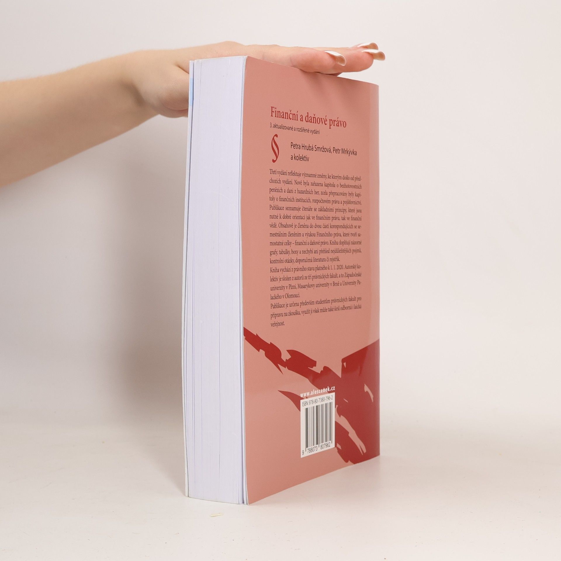 Autores varios Finanční a daňové právo