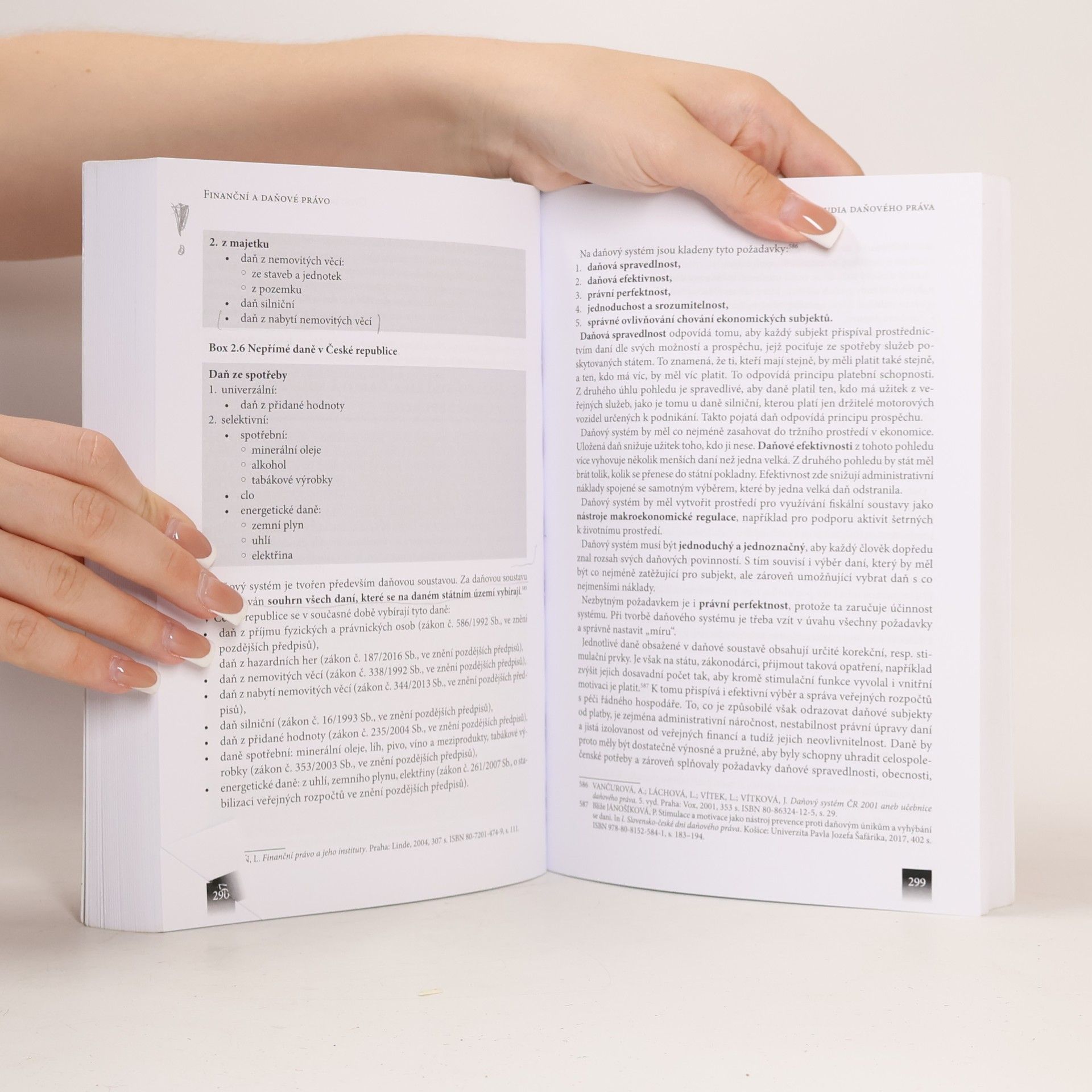 Autores varios Finanční a daňové právo
