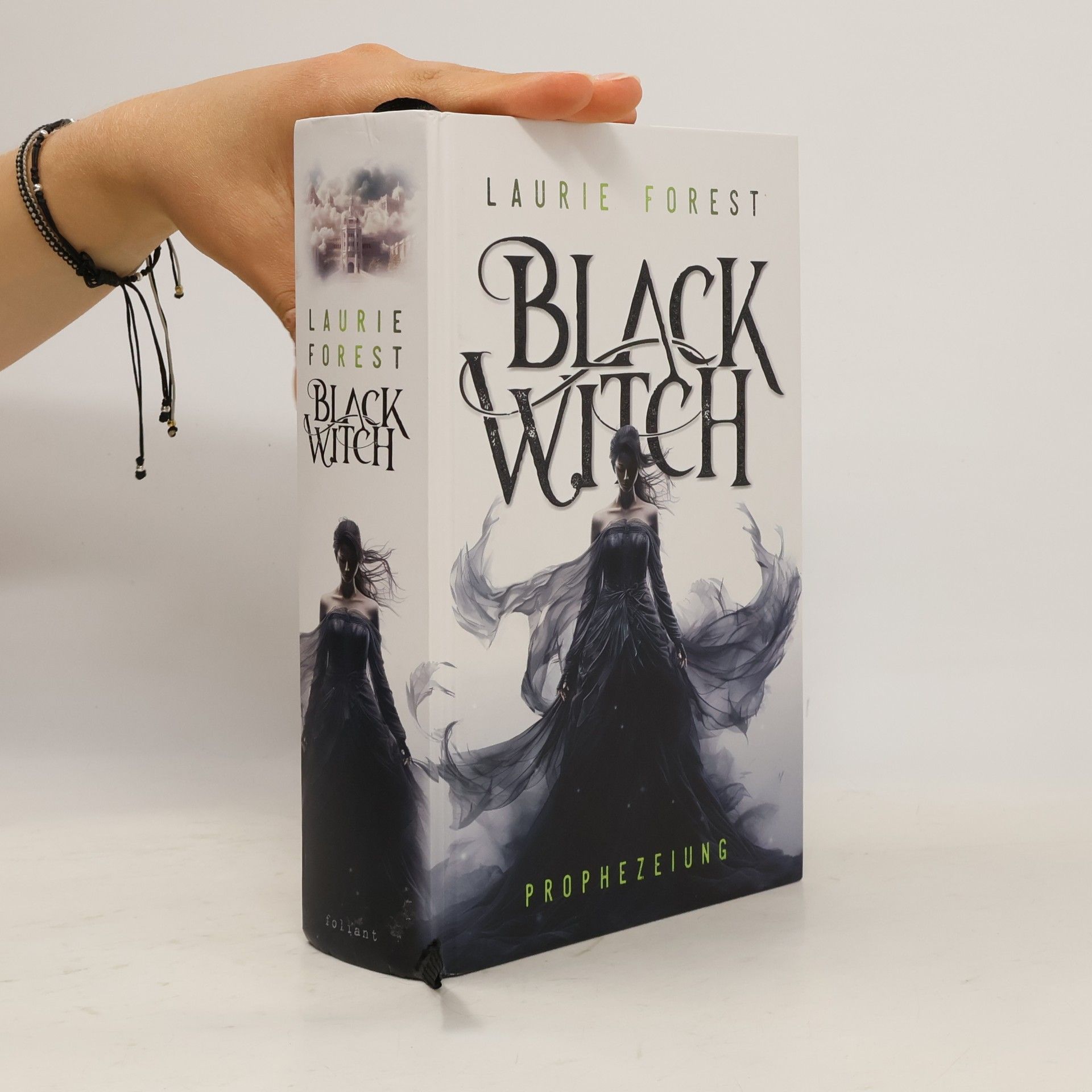 Laurie Forest Black Witch