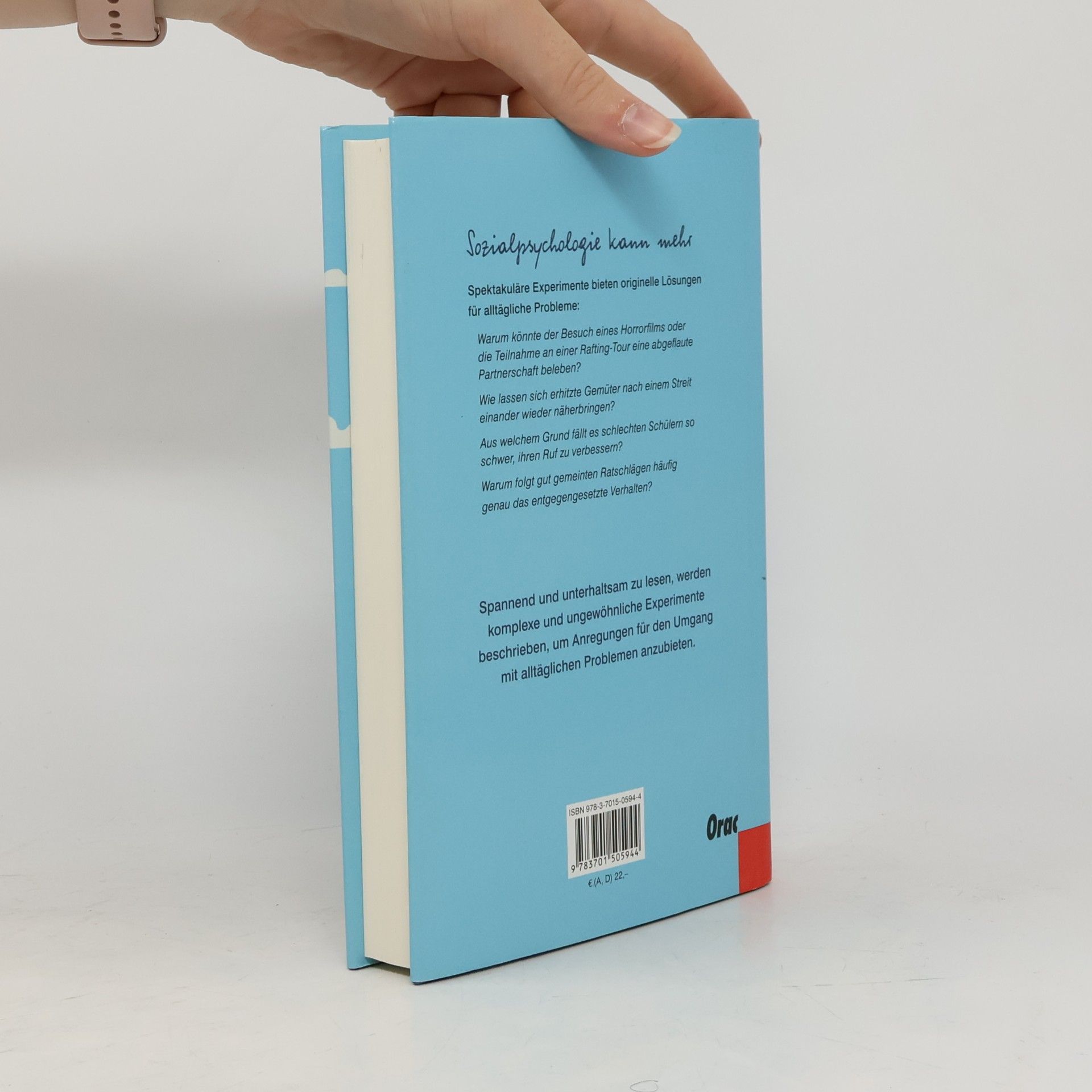 Felicitas Auersperg Das merkwürdige Verhalten von Schimpansen in Kinderkleidung