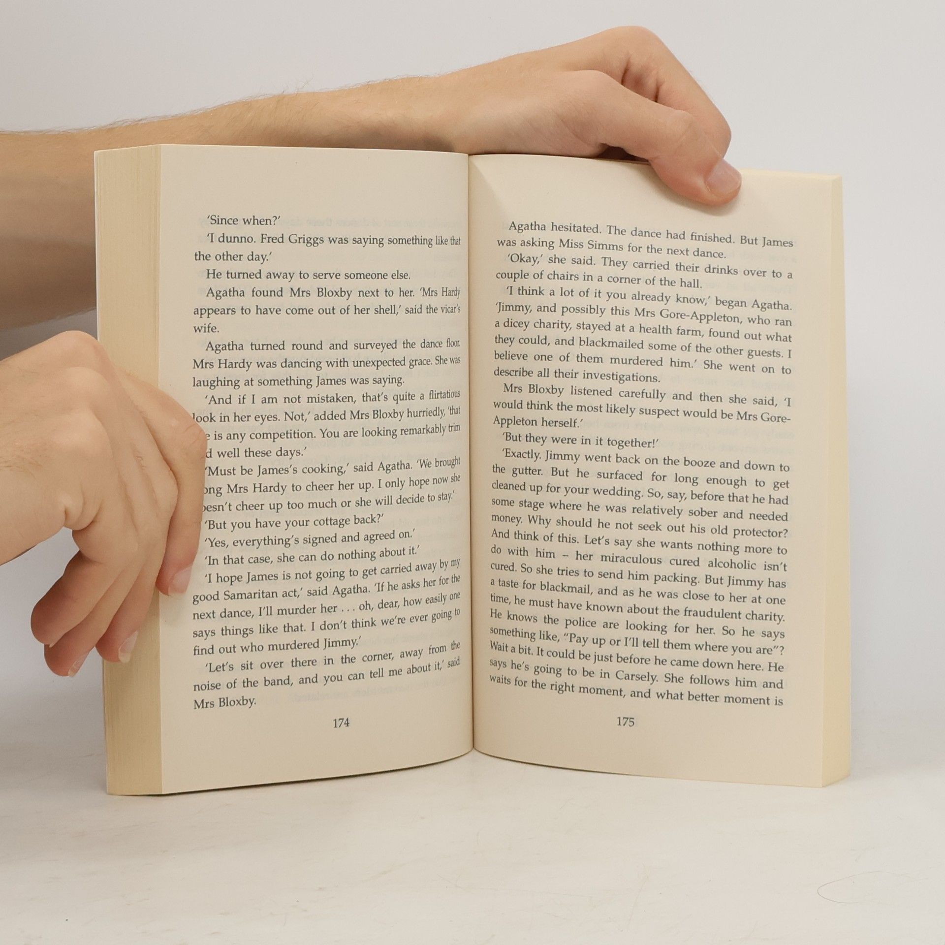 M. C. Beaton Agatha Raisin and the Murderous Marriage