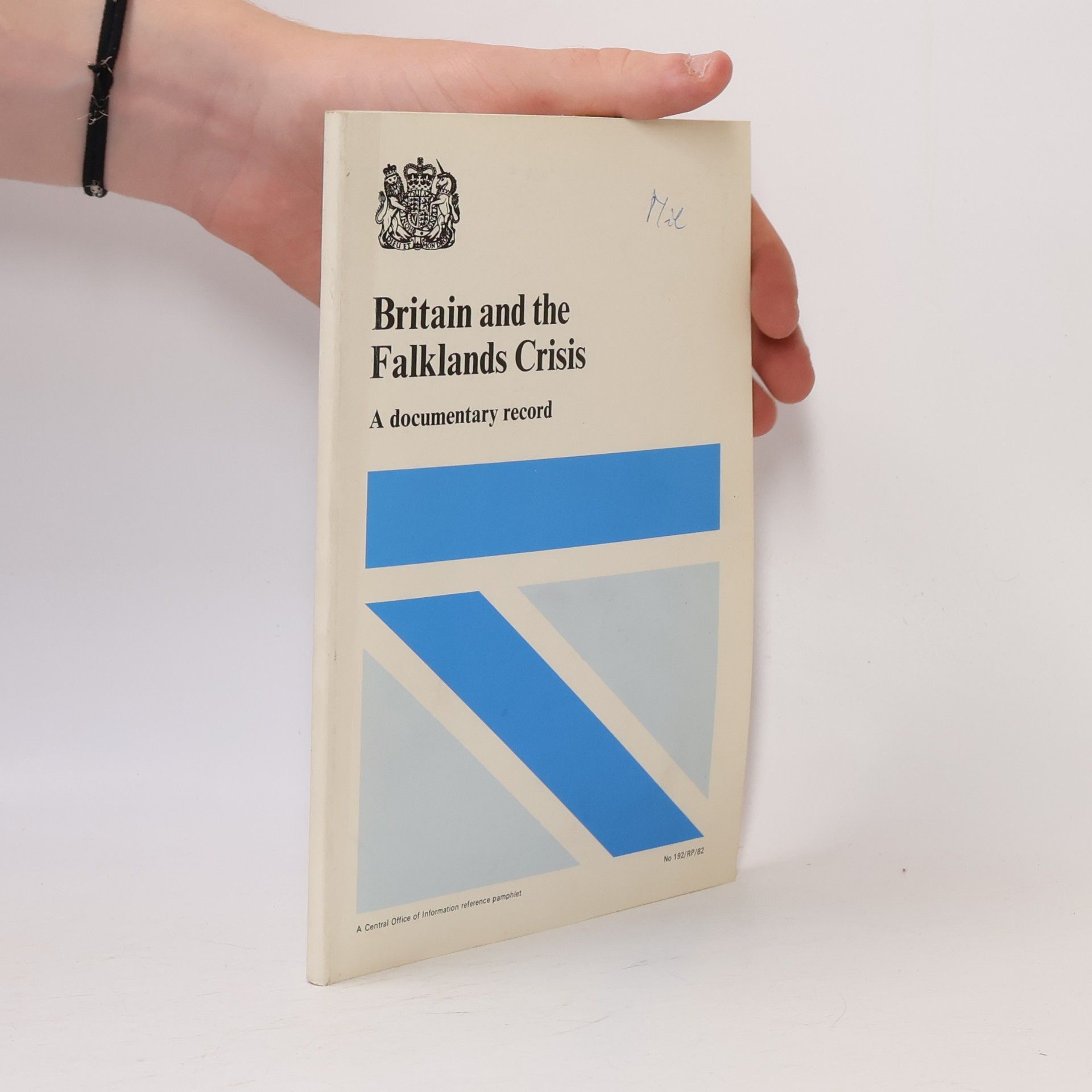 Kolektiv autorů Britain and the Falklands crisis