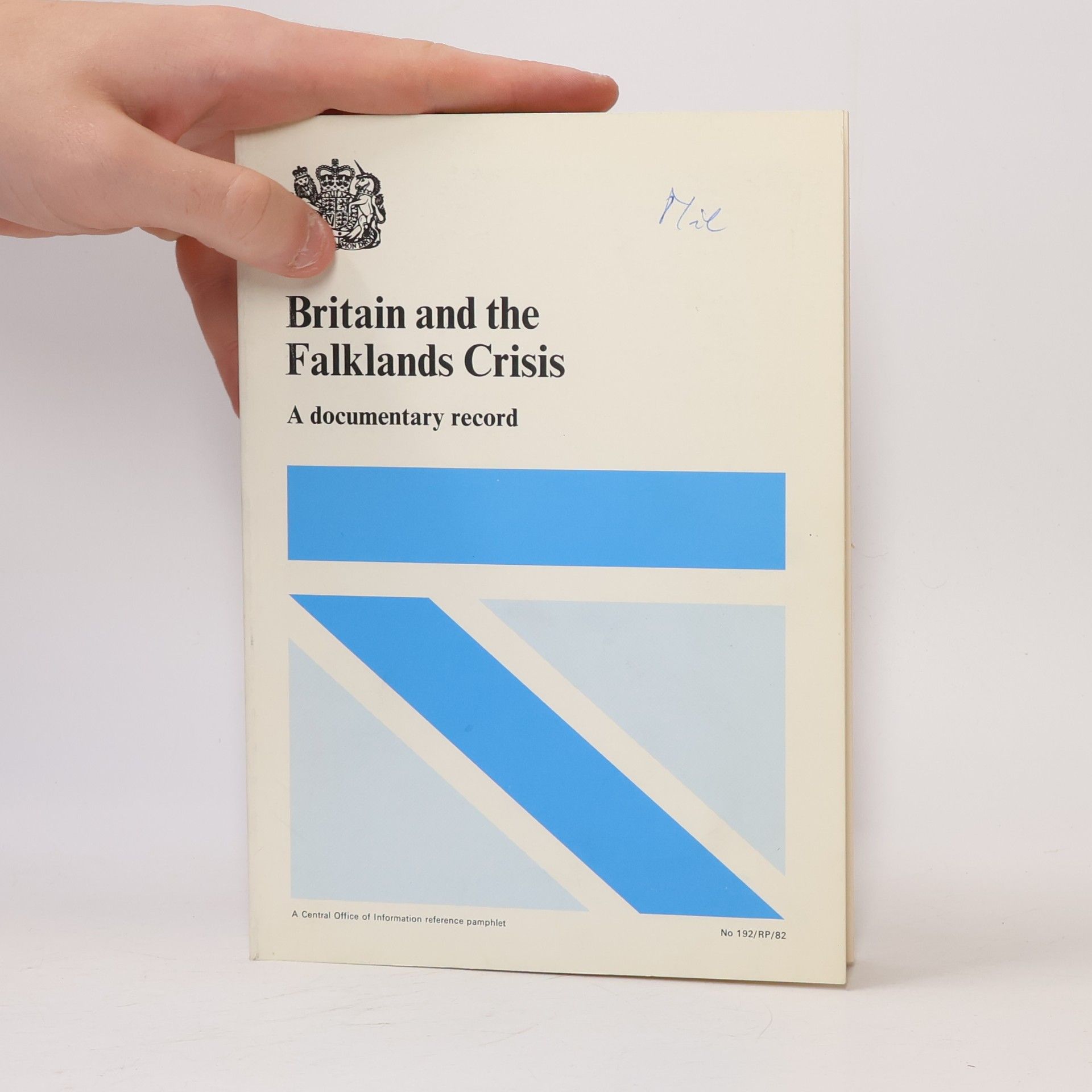 Kolektiv autorů Britain and the Falklands crisis