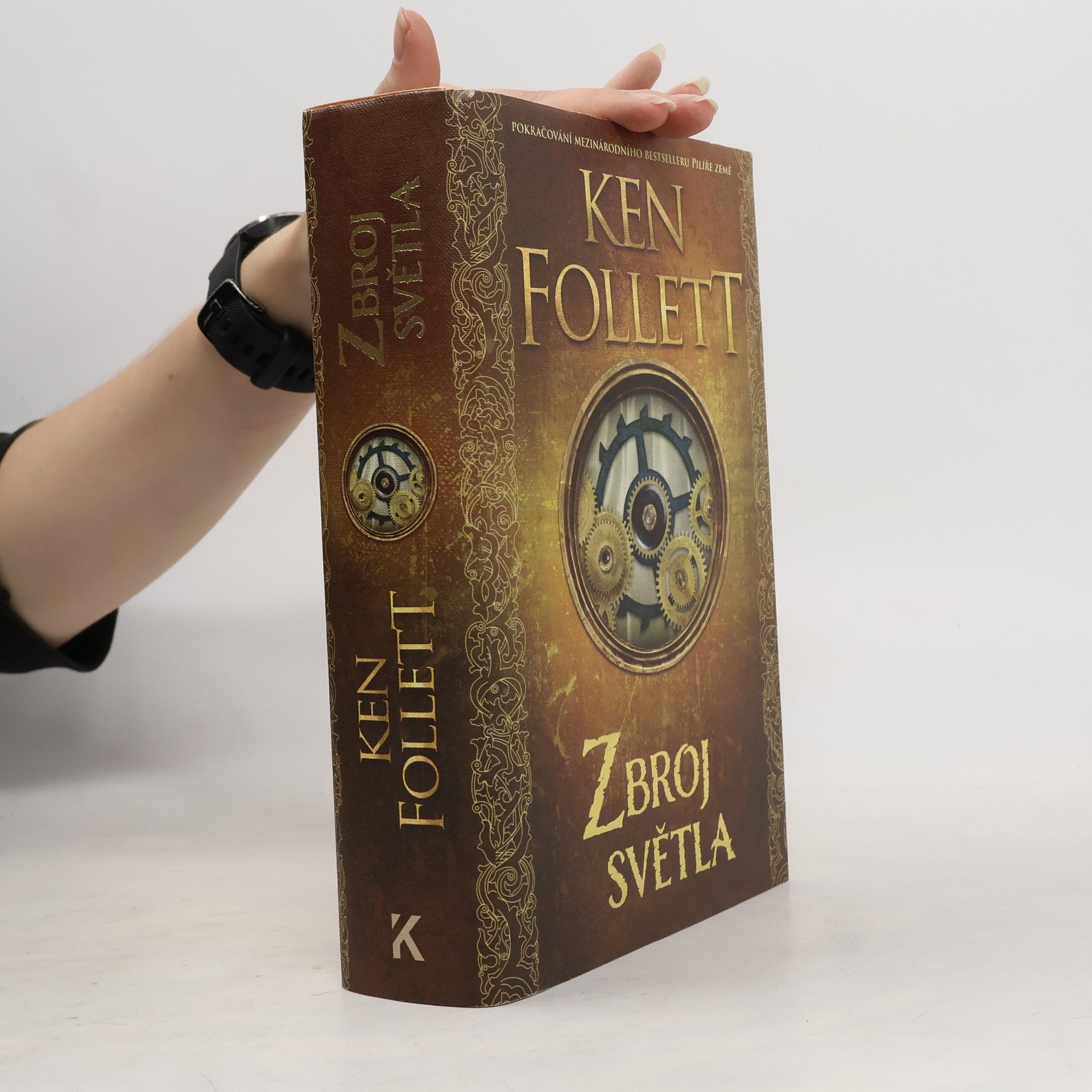 Ken Follett Zbroj světla