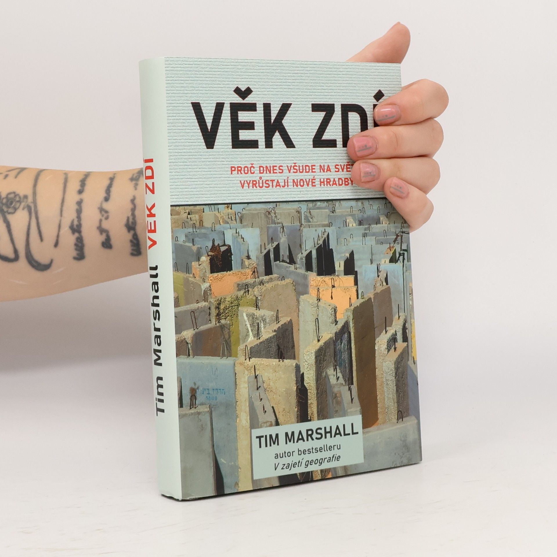 Tim Marshall Věk zdí: Proč dnes všude na světě vyrůstají nové hradby