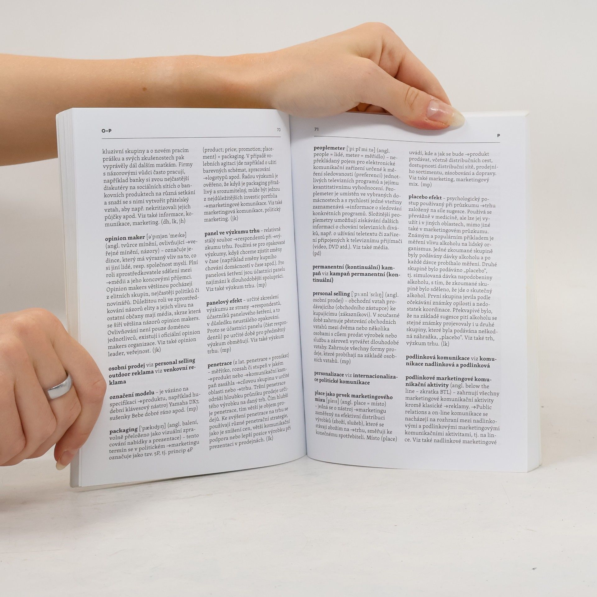 Jan Halada Marketingová komunikace a public relations: výklad pojmů a teorie oboru