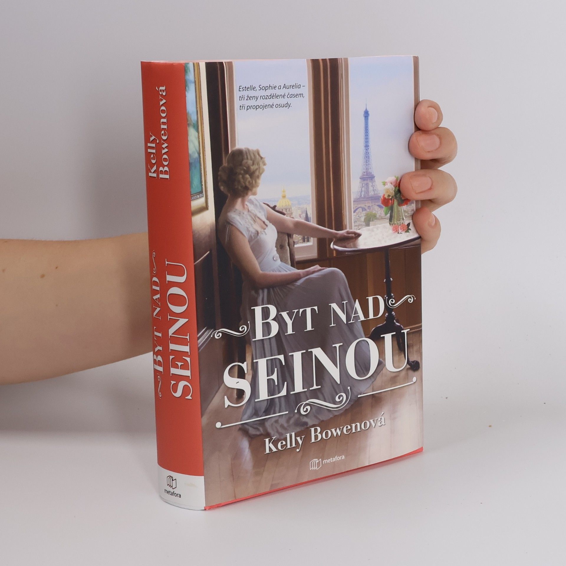 Kelly Bowen Byt nad Seinou