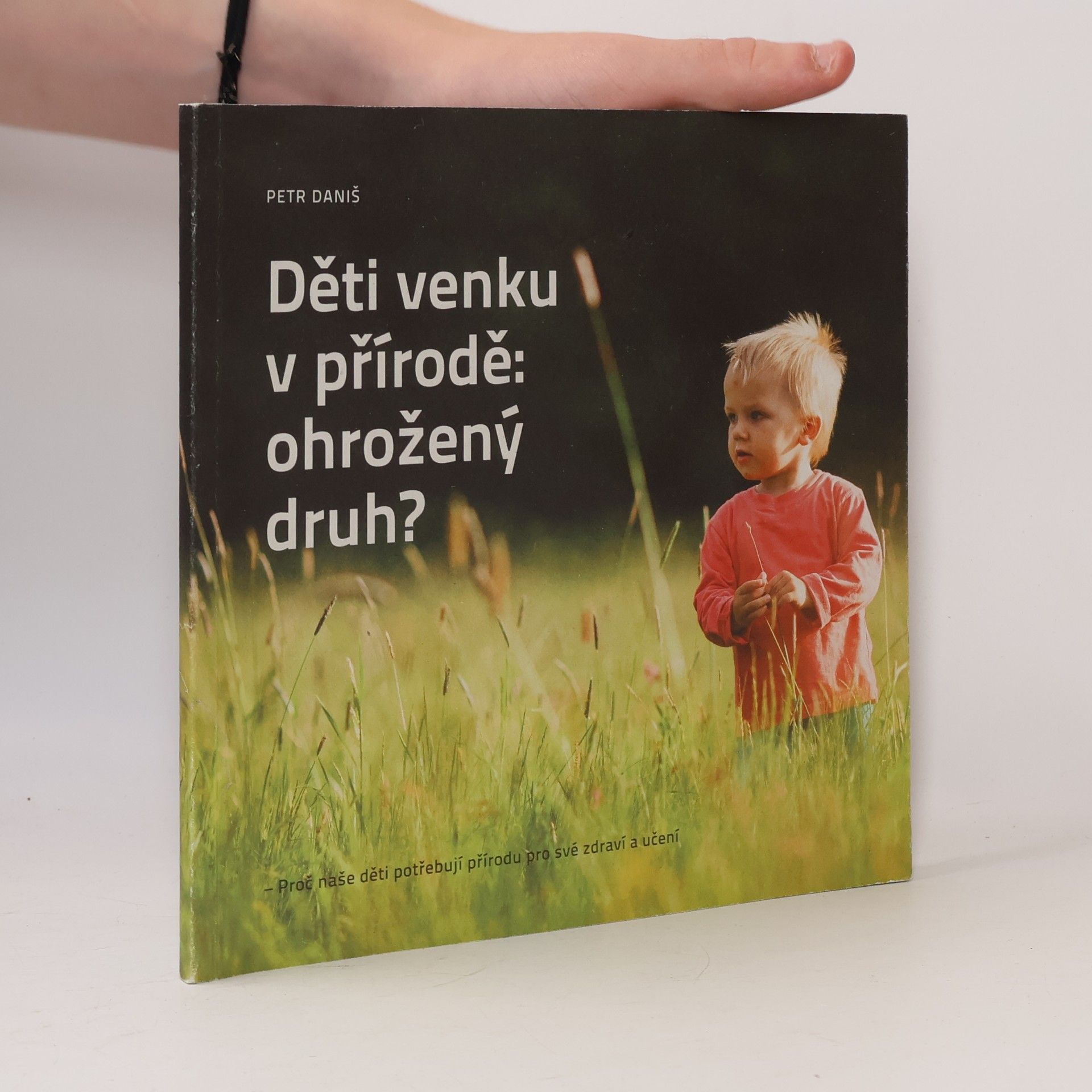 Petr Daniš Děti venku v přírodě: ohrožený druh?