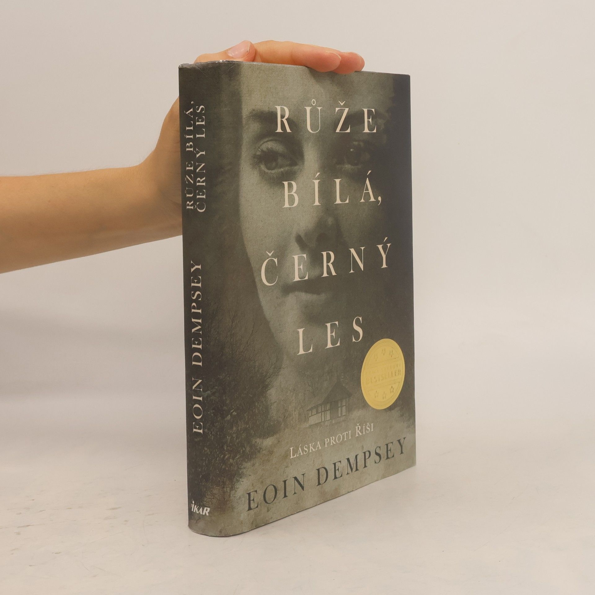 Eoin Dempsey Růže bílá, černý les