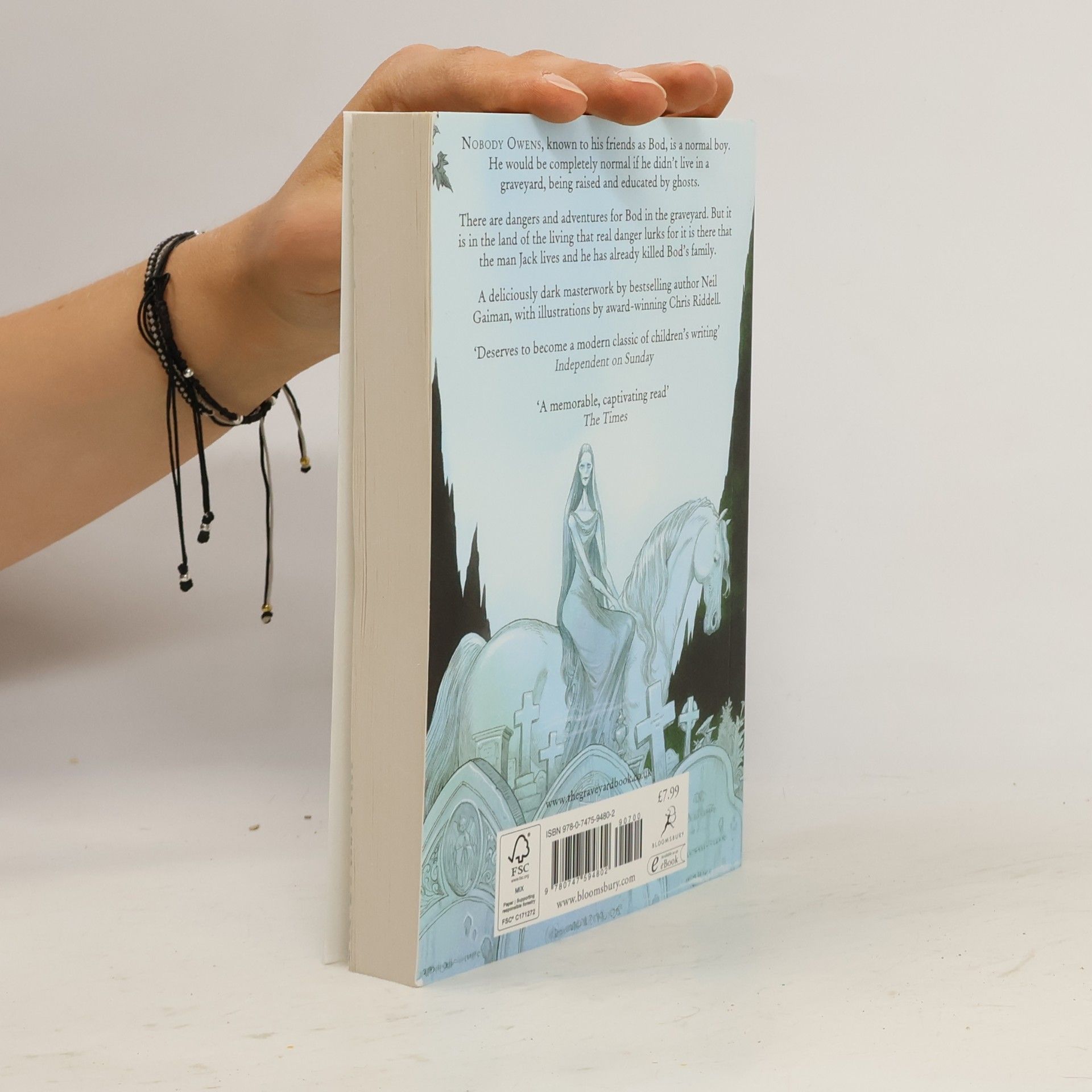 Neil Gaiman The graveyard book
