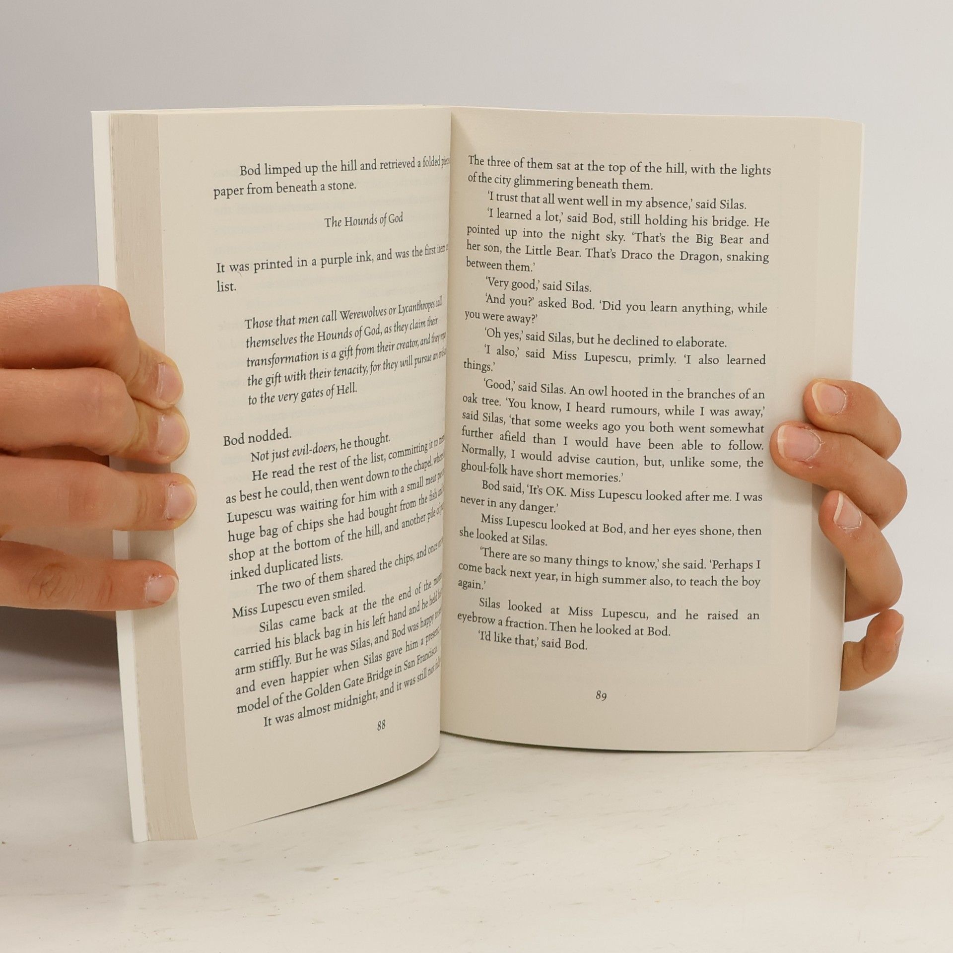 Neil Gaiman The graveyard book