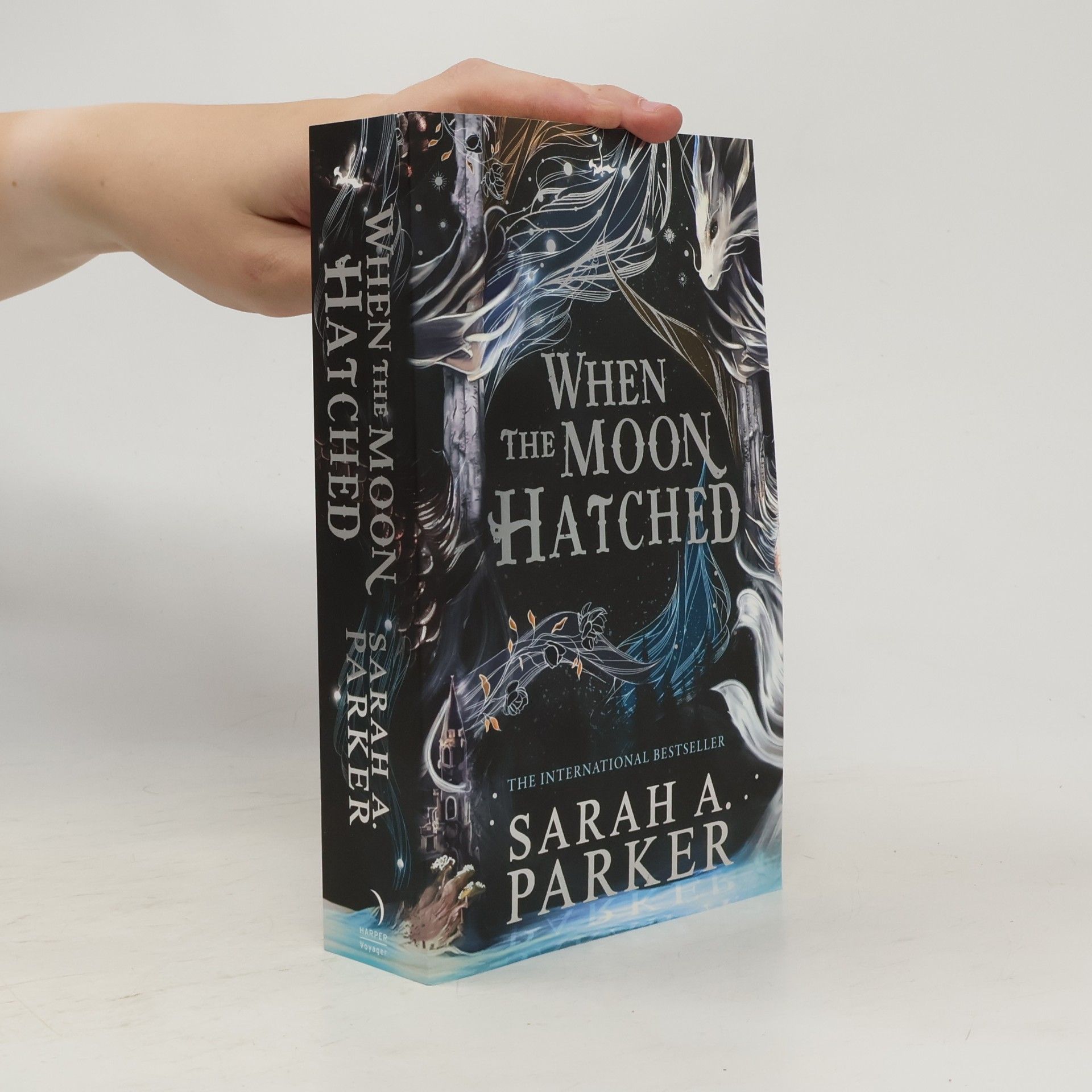 Sarah A. Parker When the Moon Hatched (The Moonfall Series, Book 1)