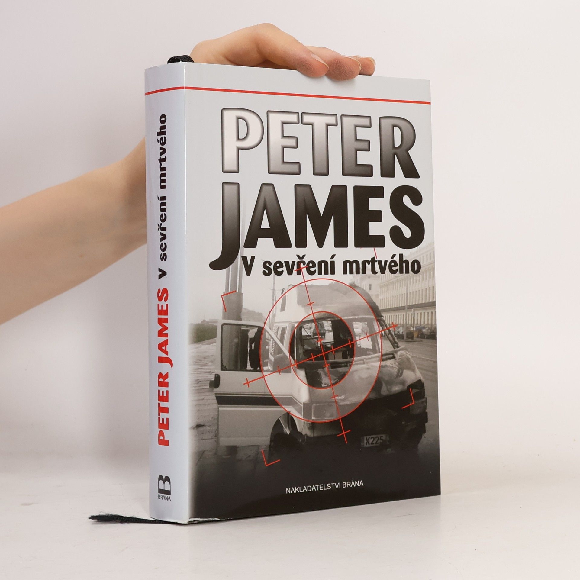 Peter James V sevření mrtvého