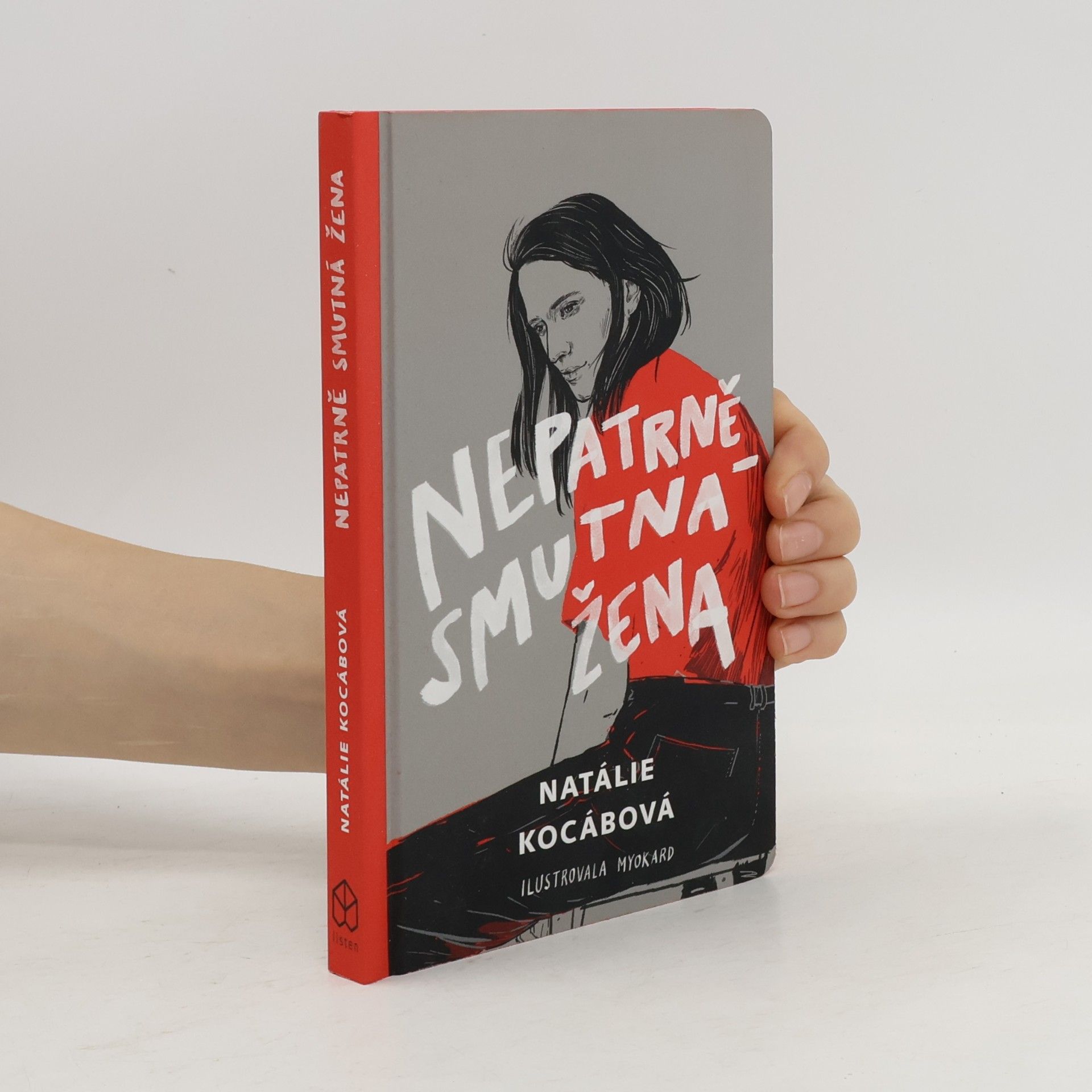 Nepatrně smutná žena
