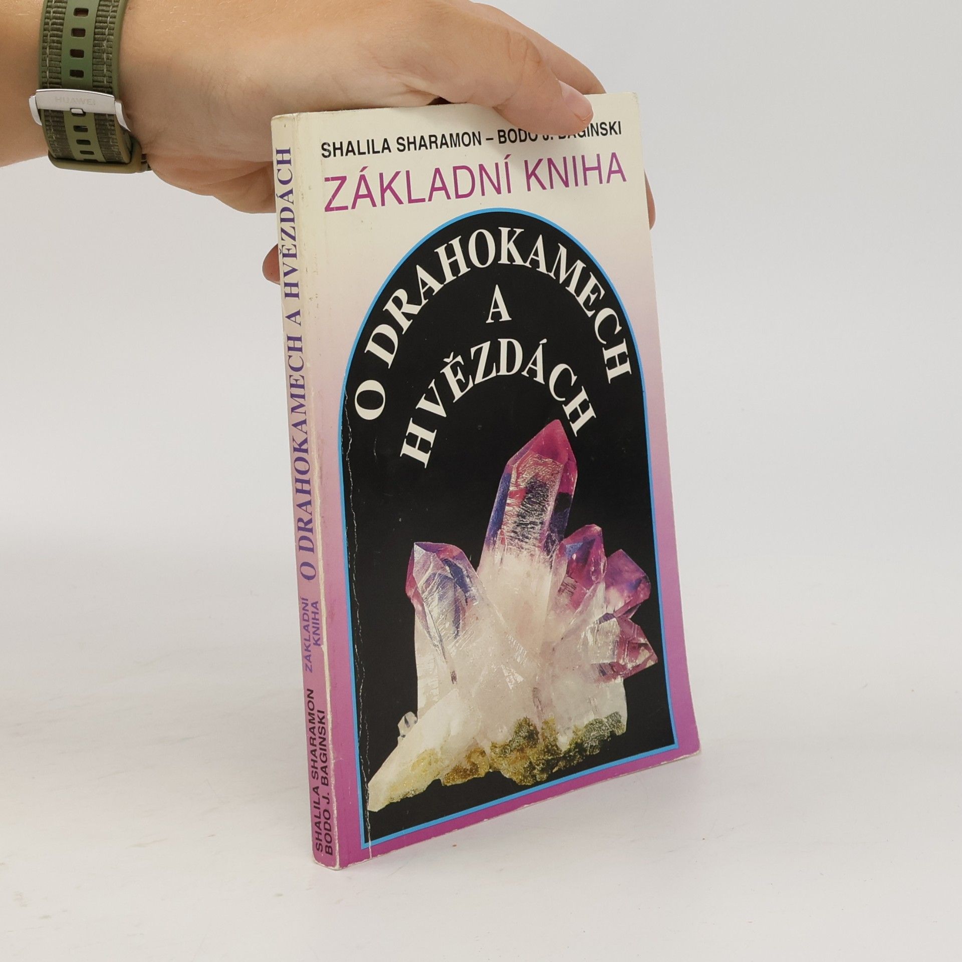 Shalila Sharamon Základní kniha o drahokamech a hvězdách. Tajemné síly drahých kamenů a jejich vztah k dvanácti znamením zvěrokruhu