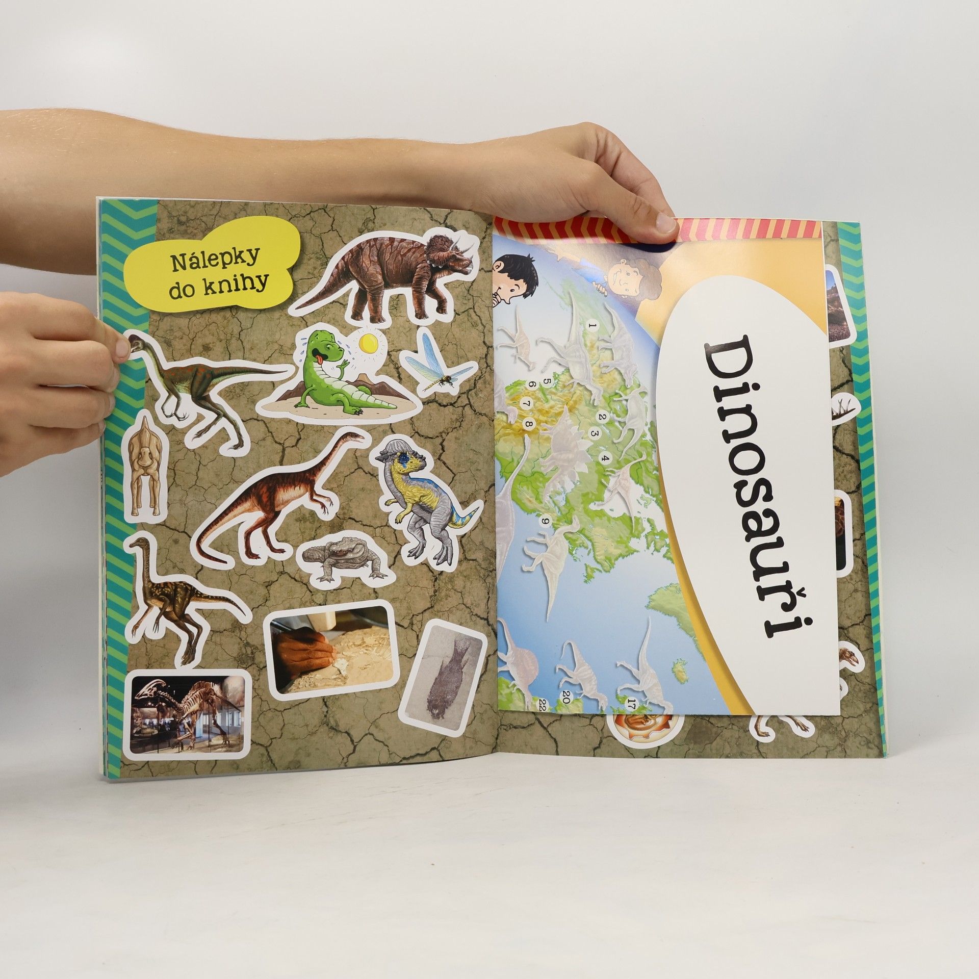 Infoa Můj atlas dinosaurů + plakát a samolepky
