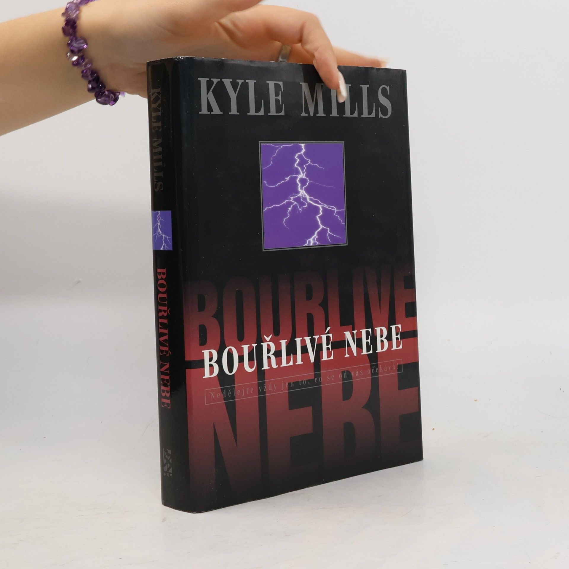 Kyle Mills Bouřlivé nebe