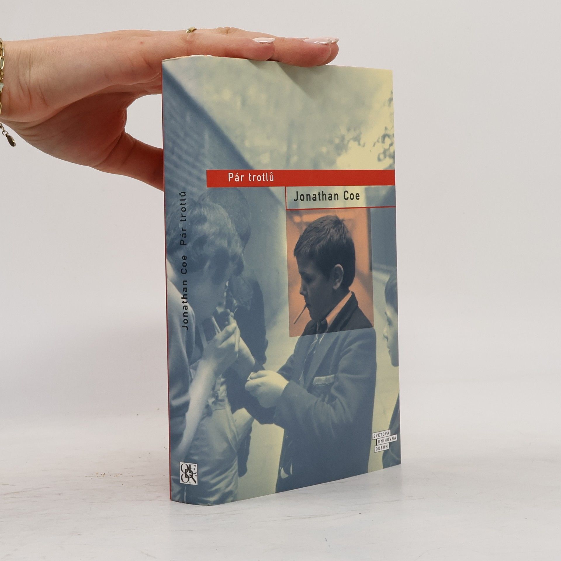 Jonathan Coe Pár trotlů