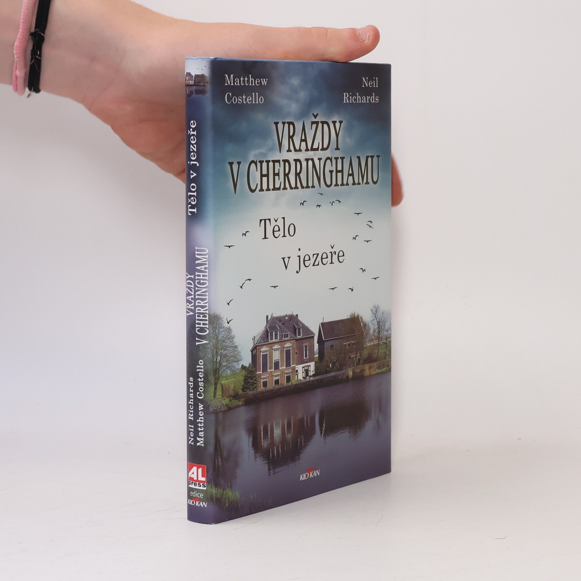 Neil Richards Vraždy v Cherringhamu : Tělo v jezeře