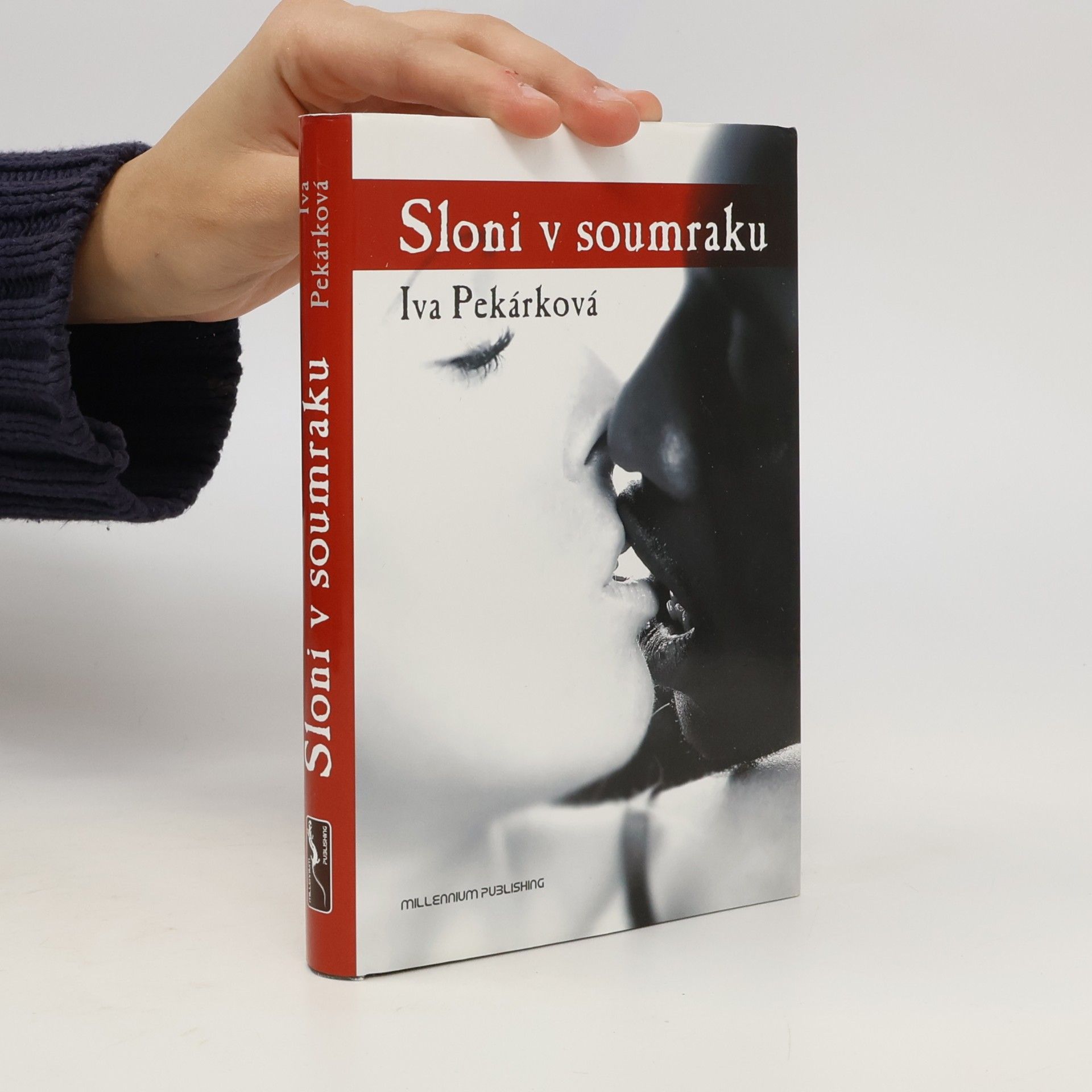 Iva Pekárková Sloni v soumraku