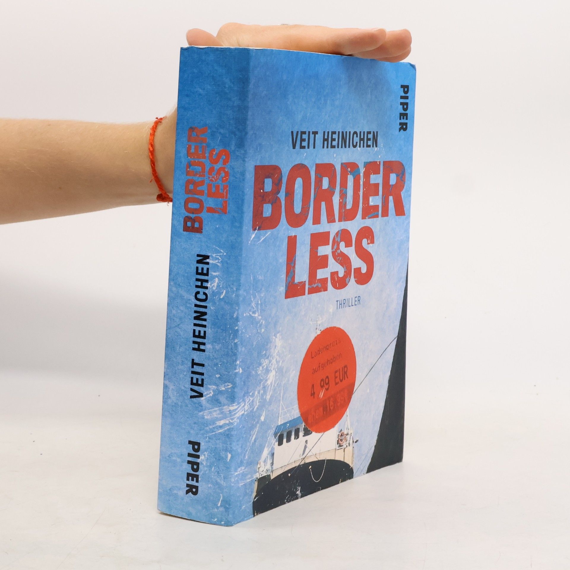 Veit Heinichen Borderless