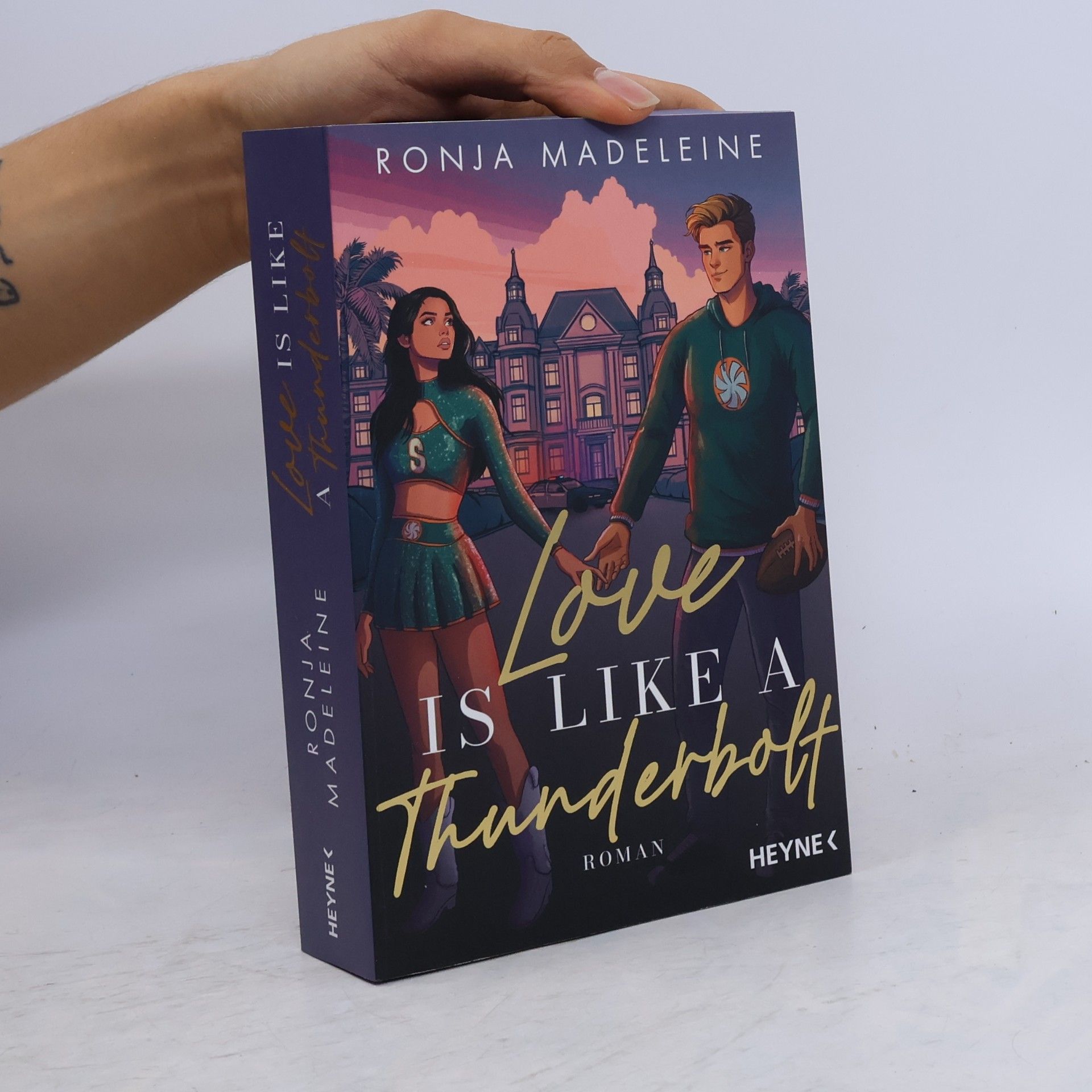 Ronja Madeleine Love is like a Thunderbolt