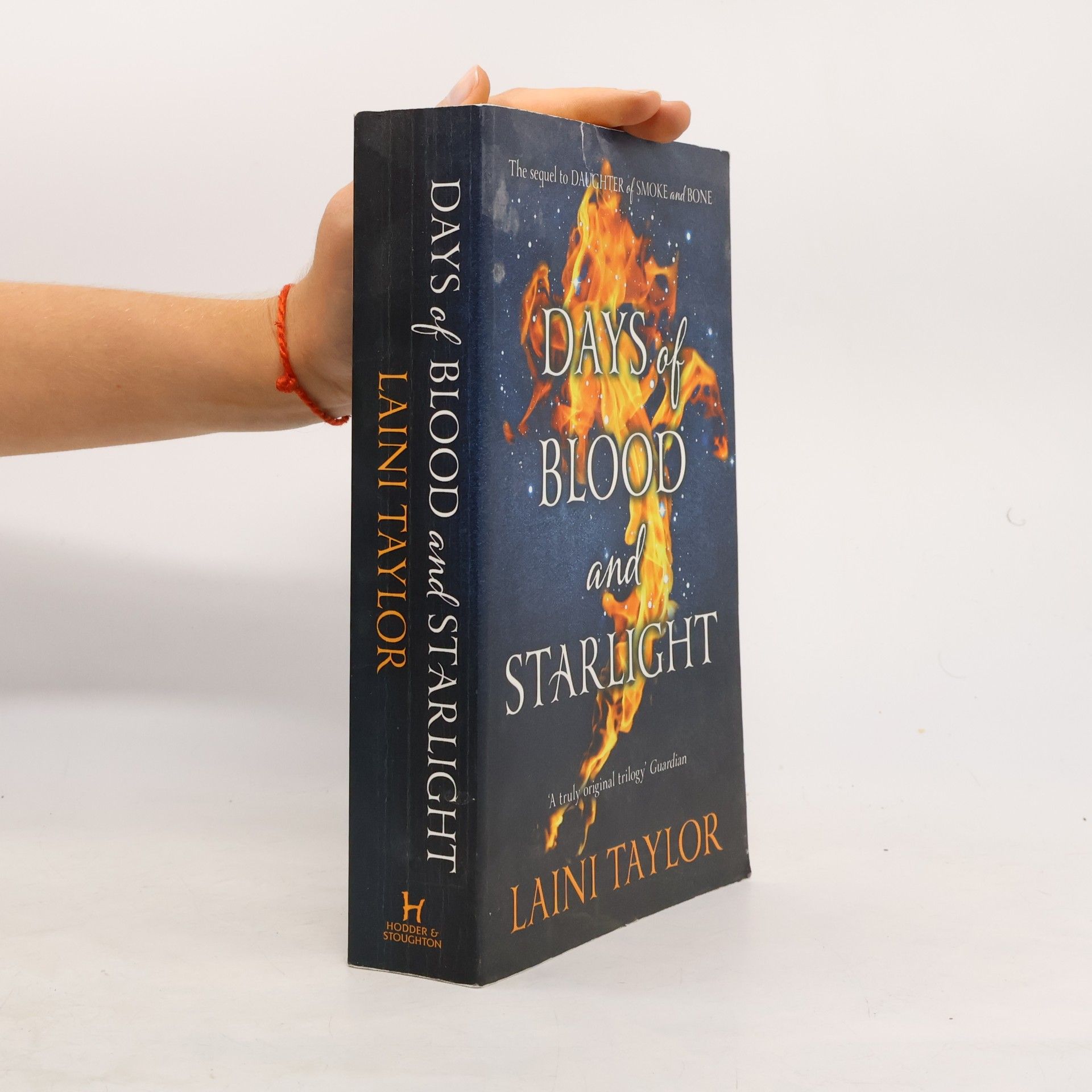 Laini Taylor Daughter of Smoke and Bone: Days of Blood and Starlight