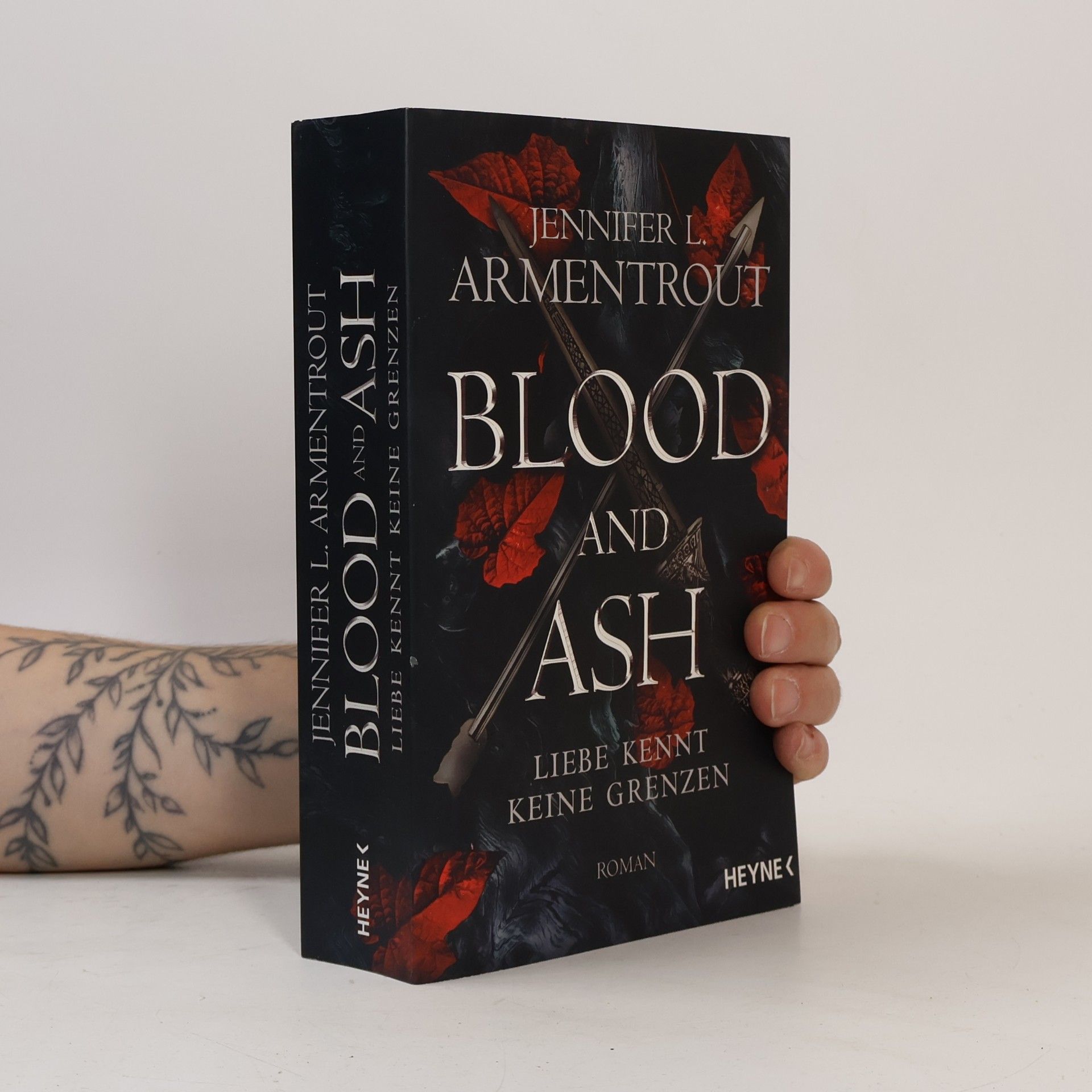 Jennifer L. Armentrout Blood and Ash