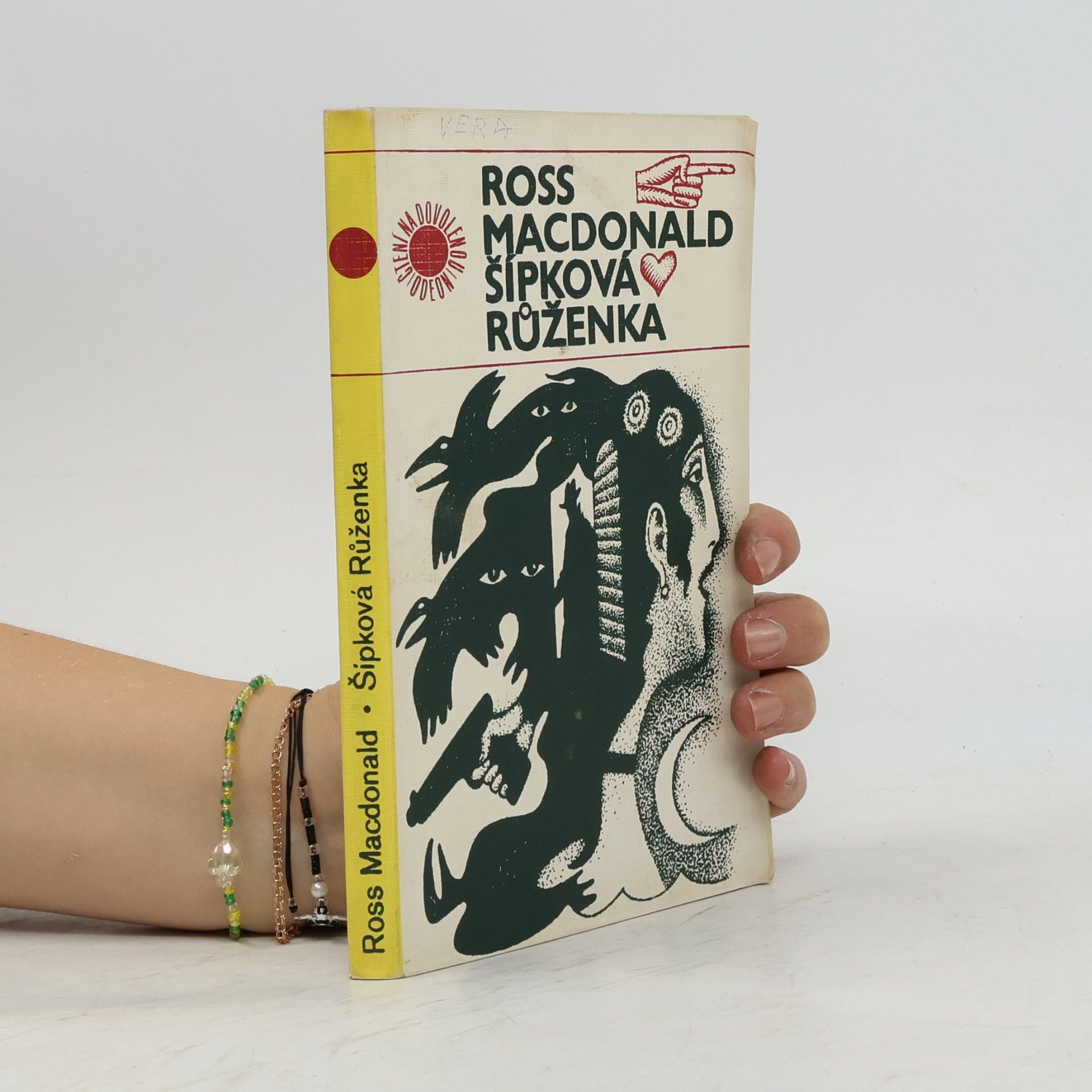 Ross Macdonald Šípková Růženka