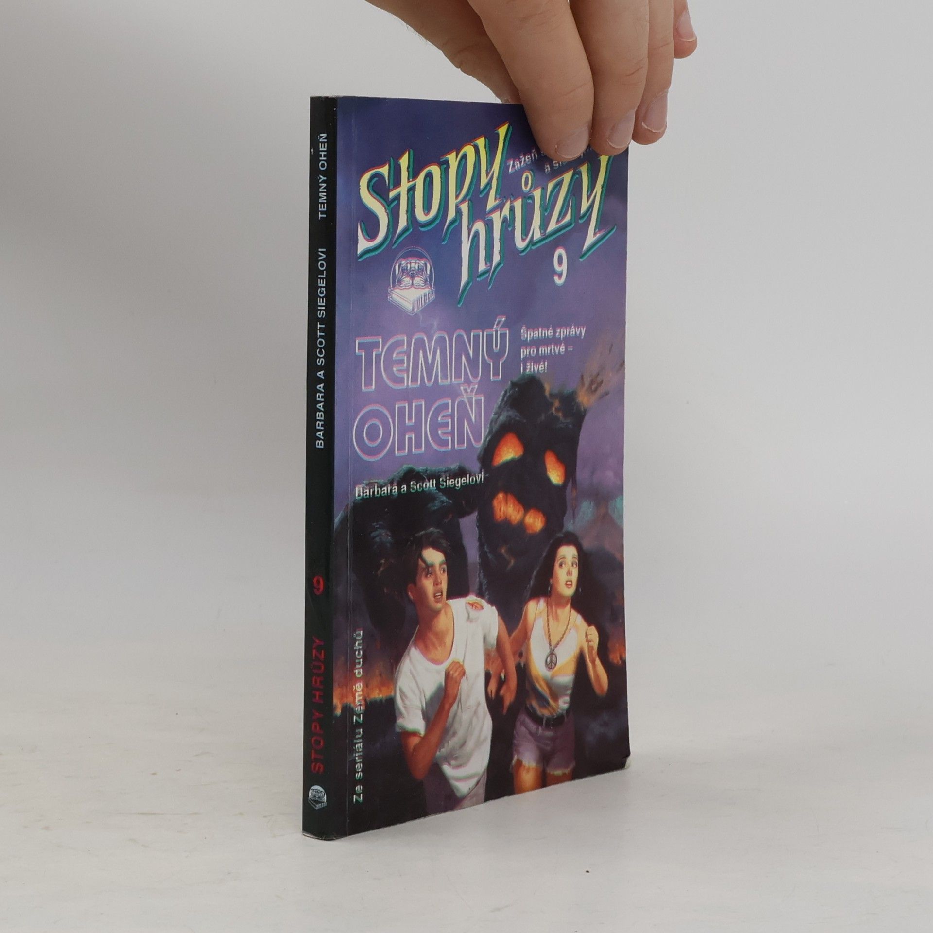Scott Siegel Stopy hrůzy 9. Temný oheň