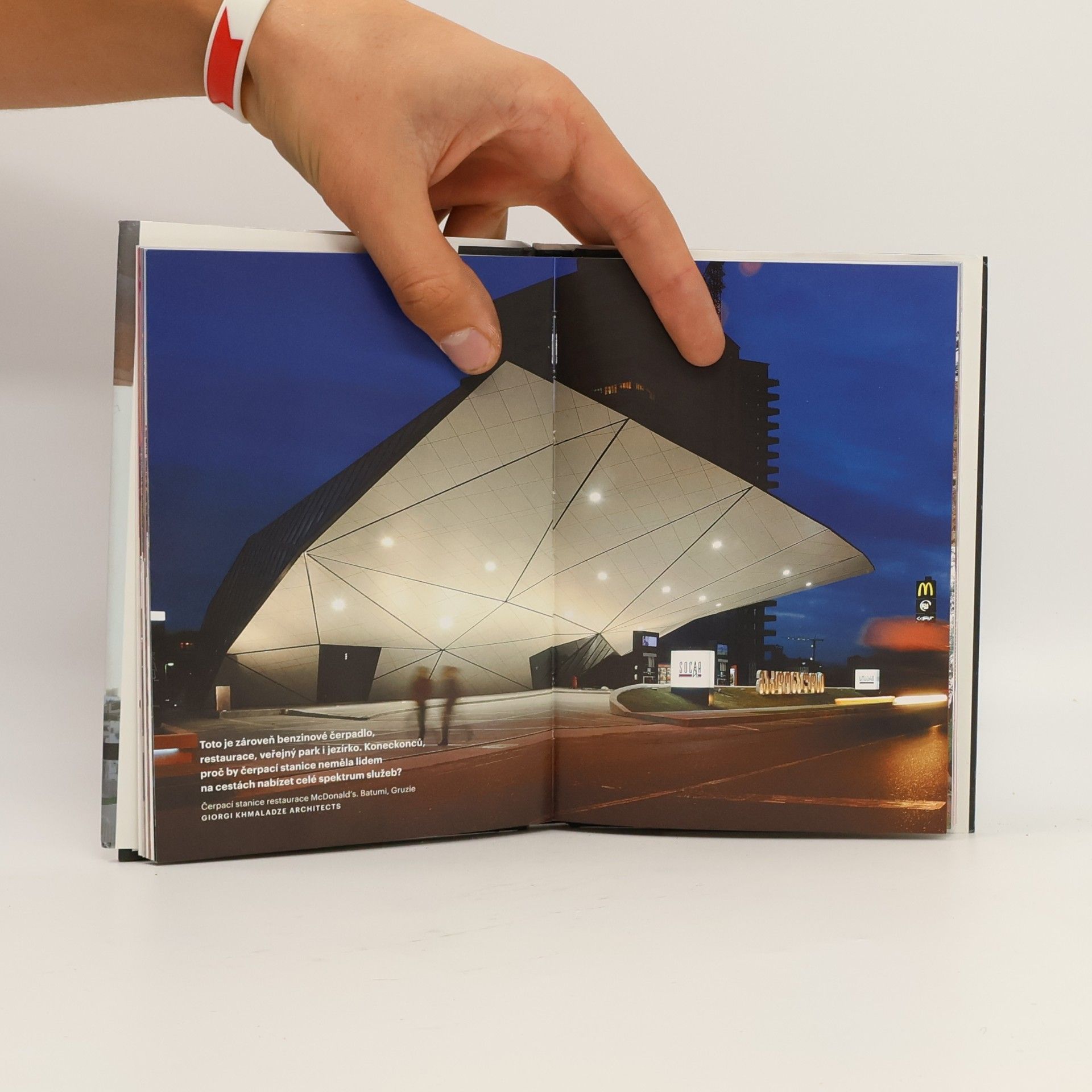 Marc Kushner Budoucnost architektury ve 100 budovách