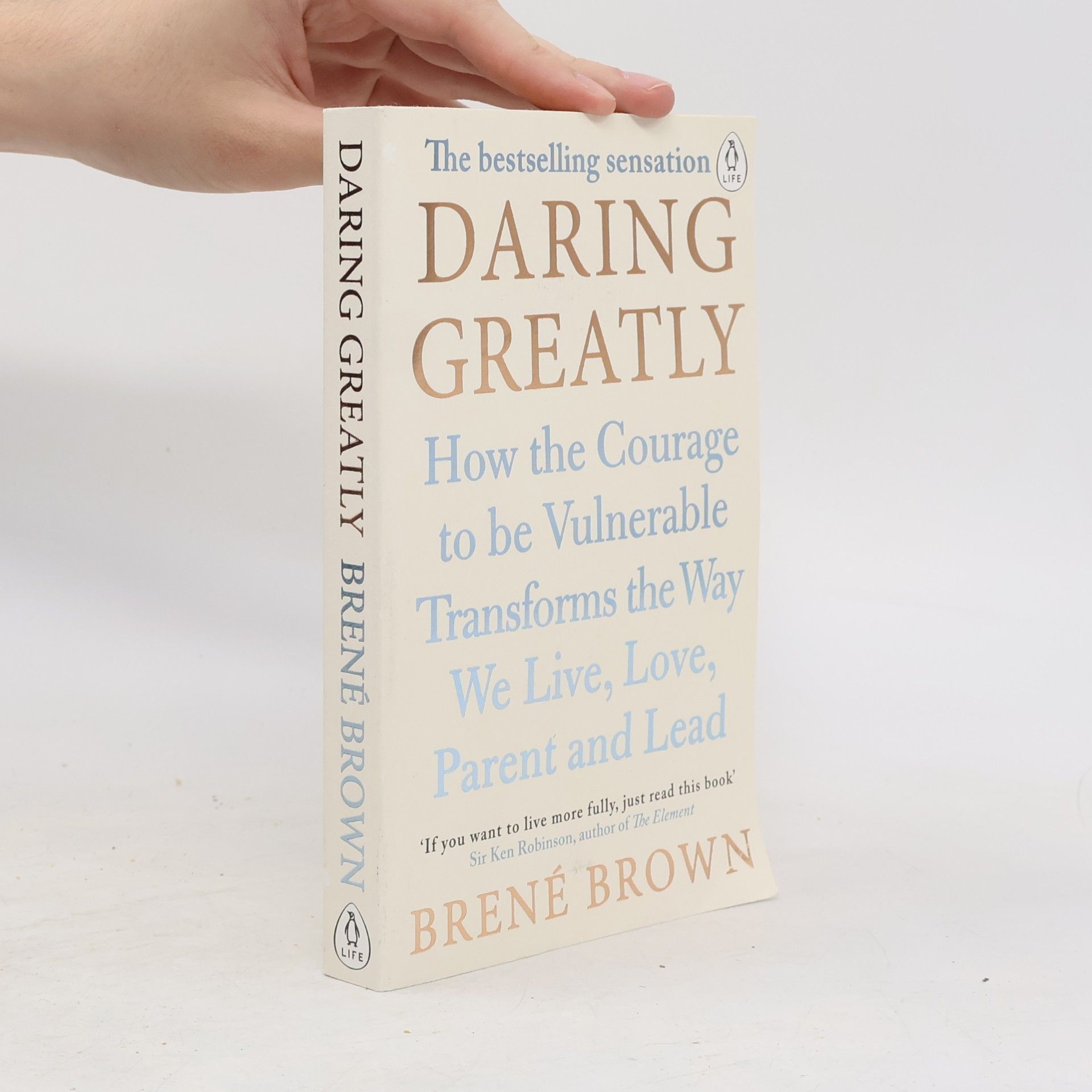 Brené Brown Daring greatly : how the courage to be vulnerable transforms the way we live, love, parent and lead
