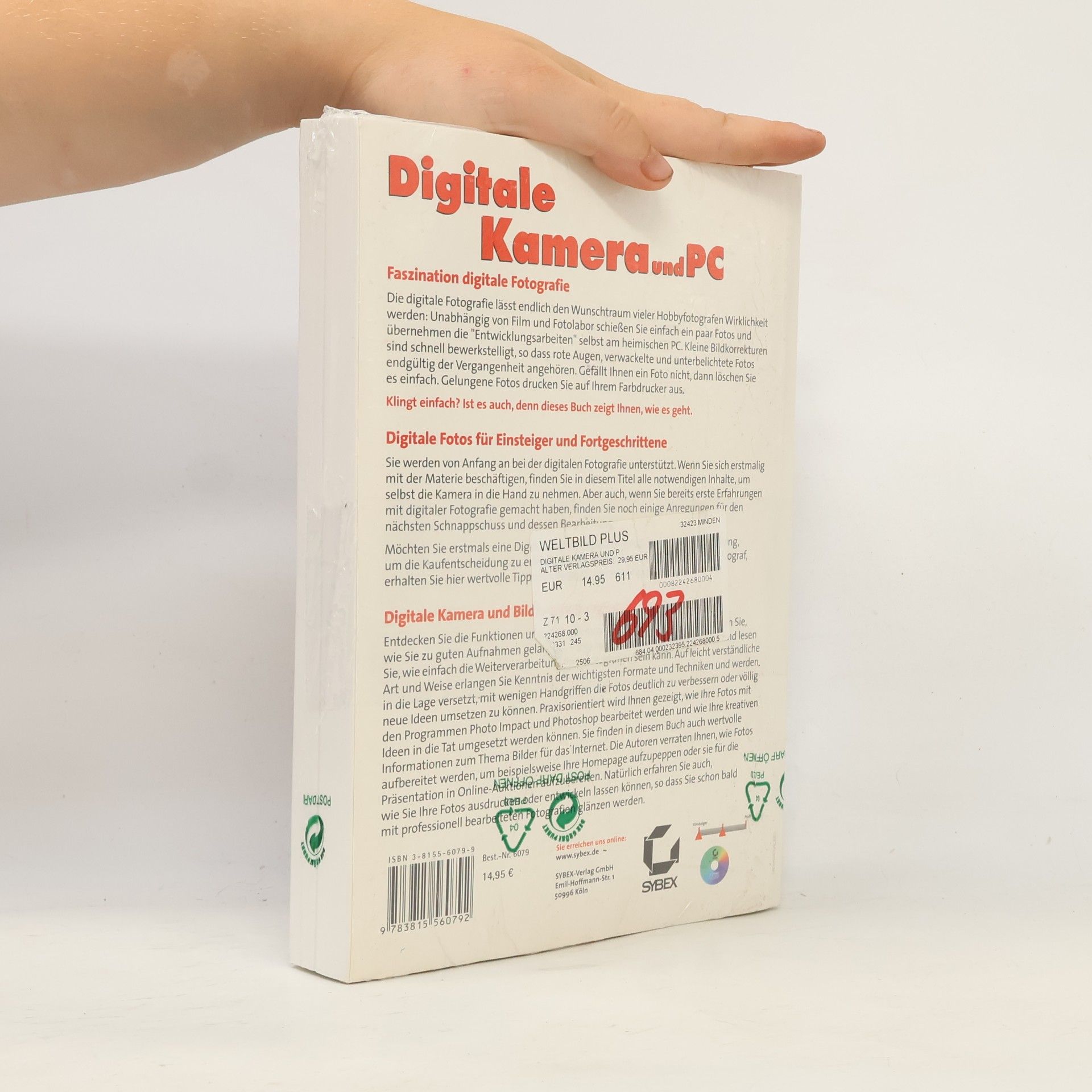 Digitale Kamera und PC mit grossem Farbteil und CD-Rom (Computer)