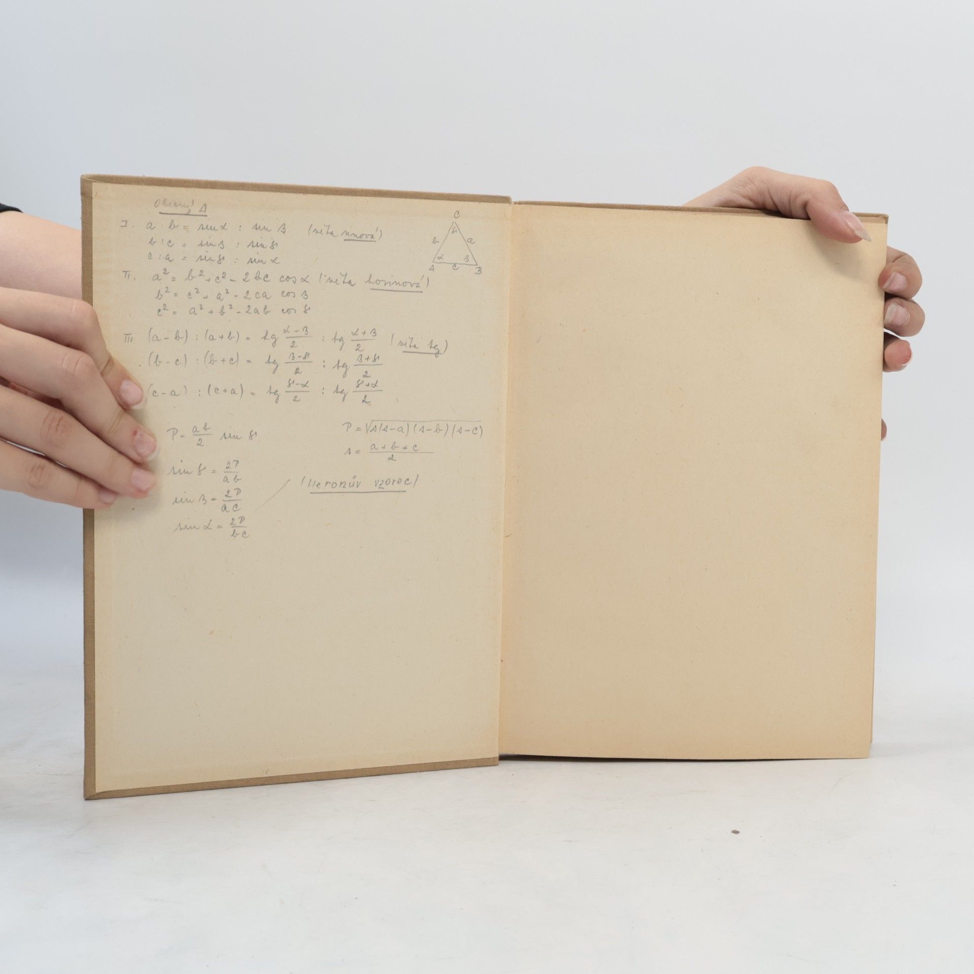 Miloslav Valouch Pětimístné logaritmické tabulky čísel a goniometrických funkcí s dalšími matematickými tabulkami