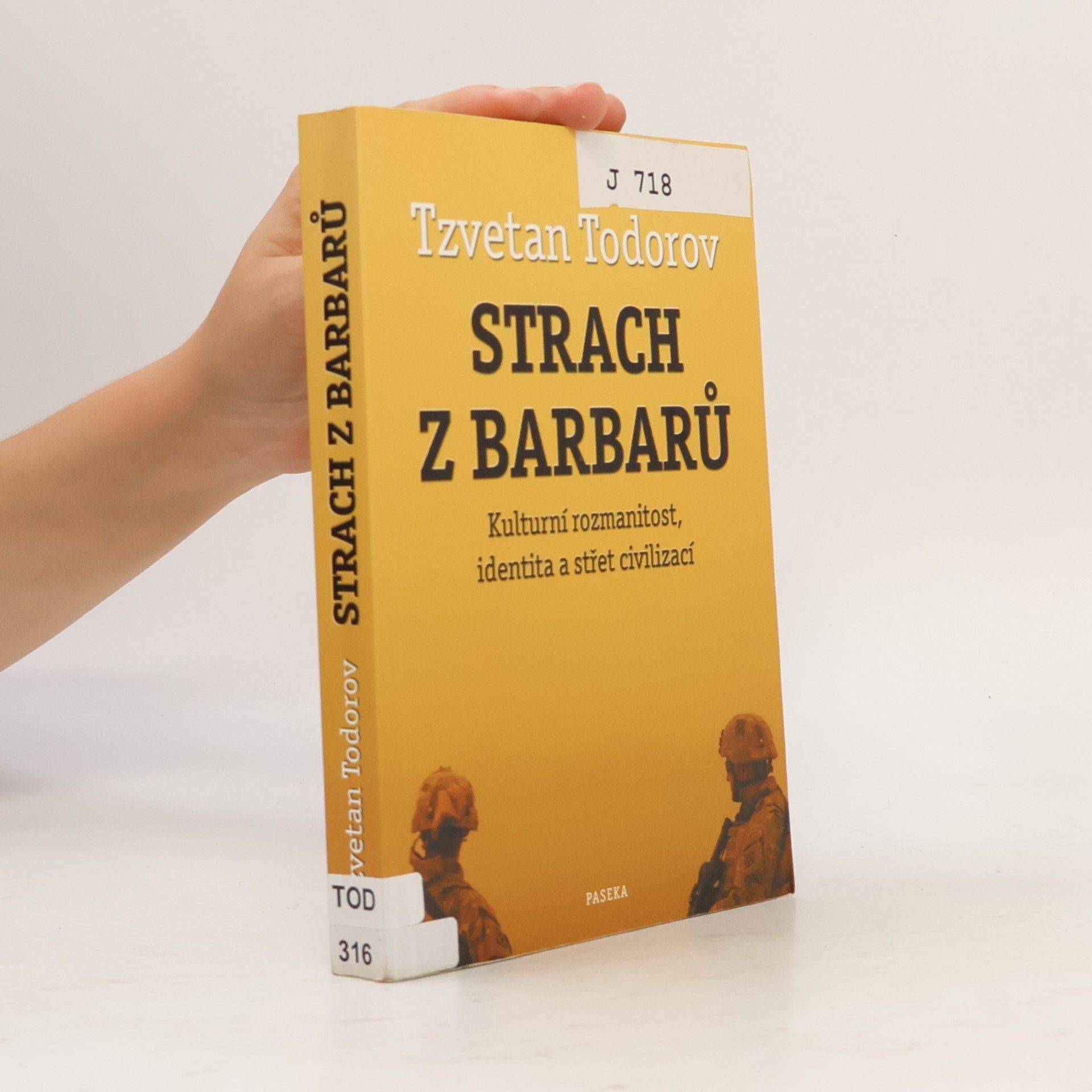 Tzvetan Todorov Strach z barbarů. Kulturní rozmanitost, identita a střet civilizací