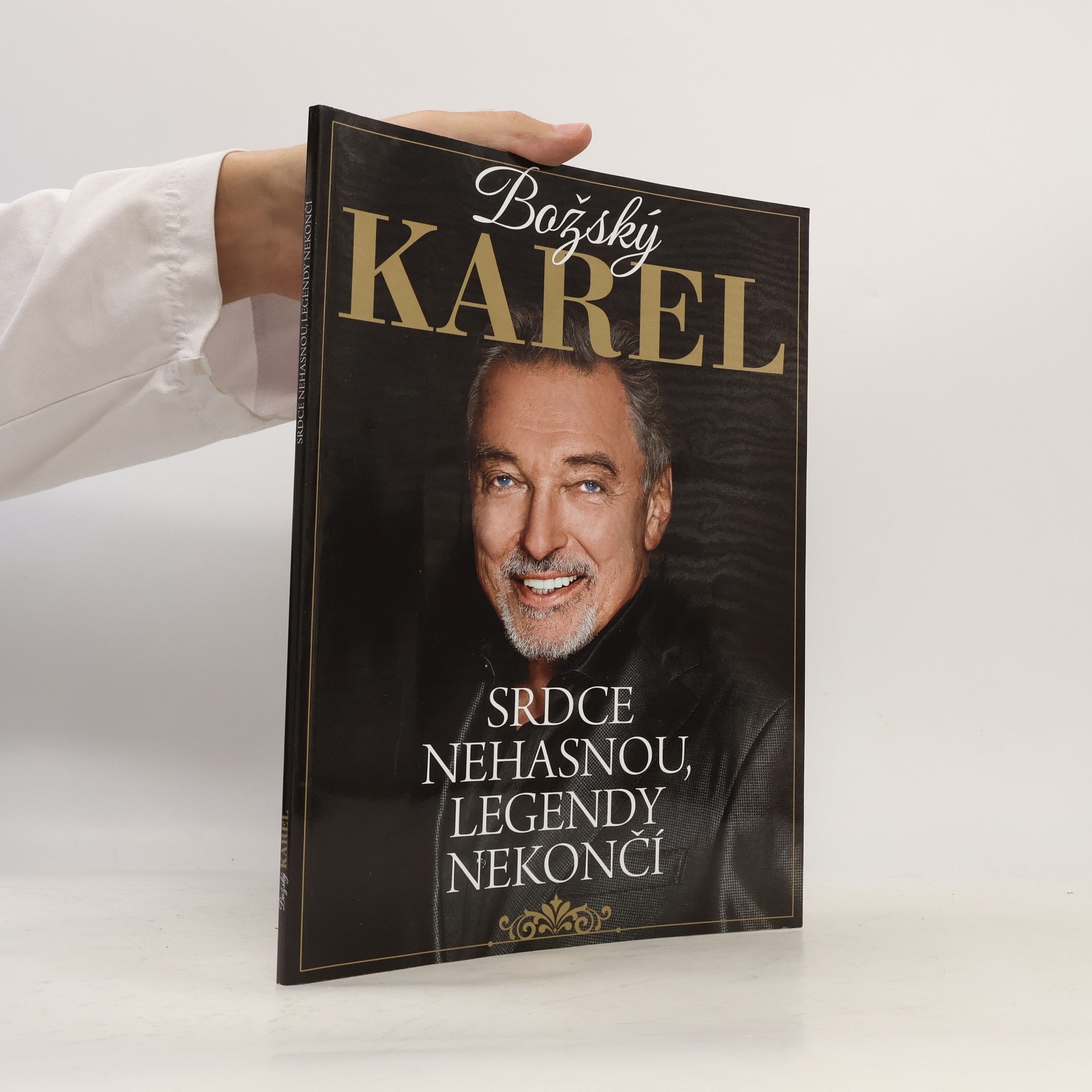 Marek Vejvoda Božský Karel: Srdce nehasnou, legendy nekončí
