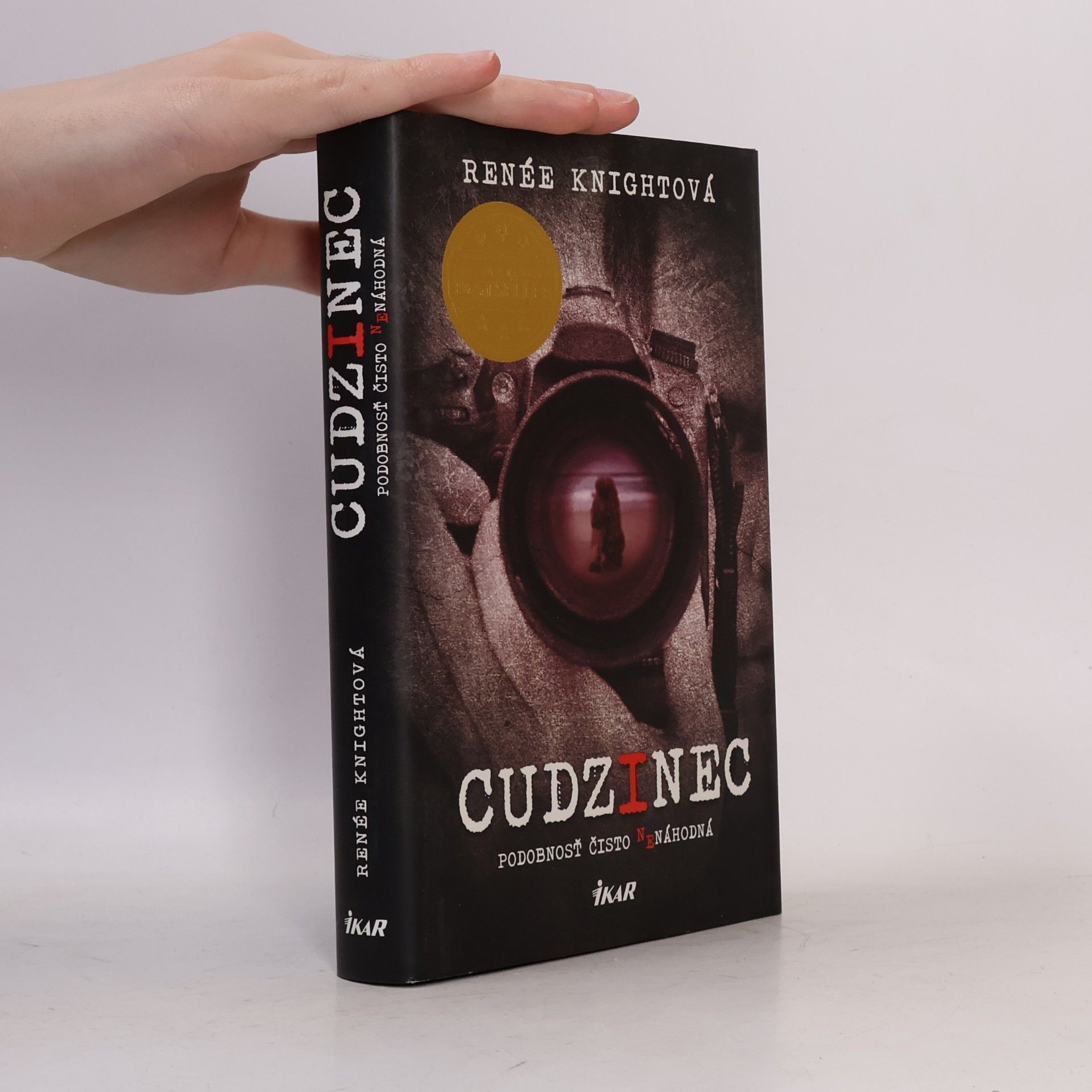 Rene e. Knight Cudzinec – Podobnosť čisto nenáhodná