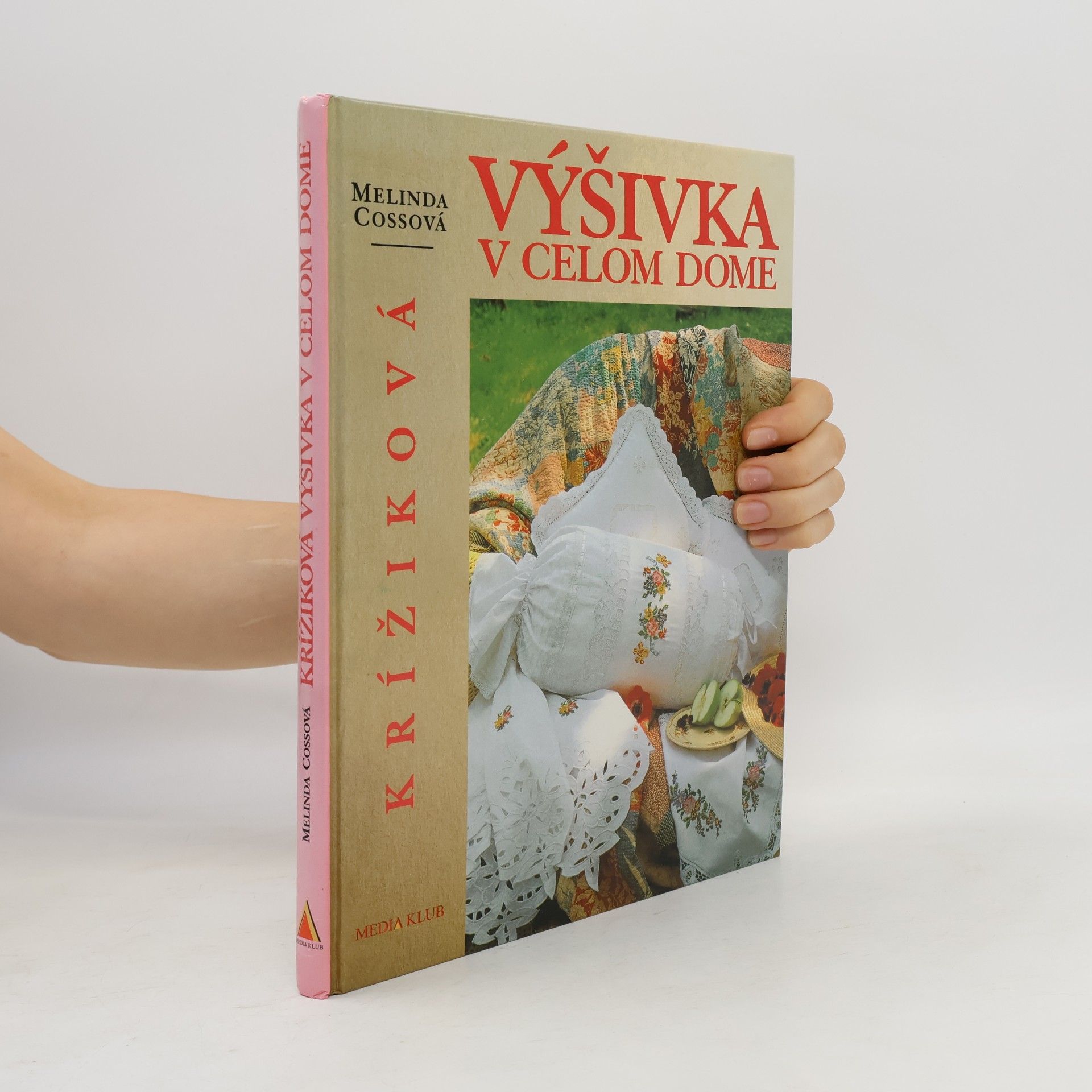 Melinda Coss Krížiková výšivka v celom dome