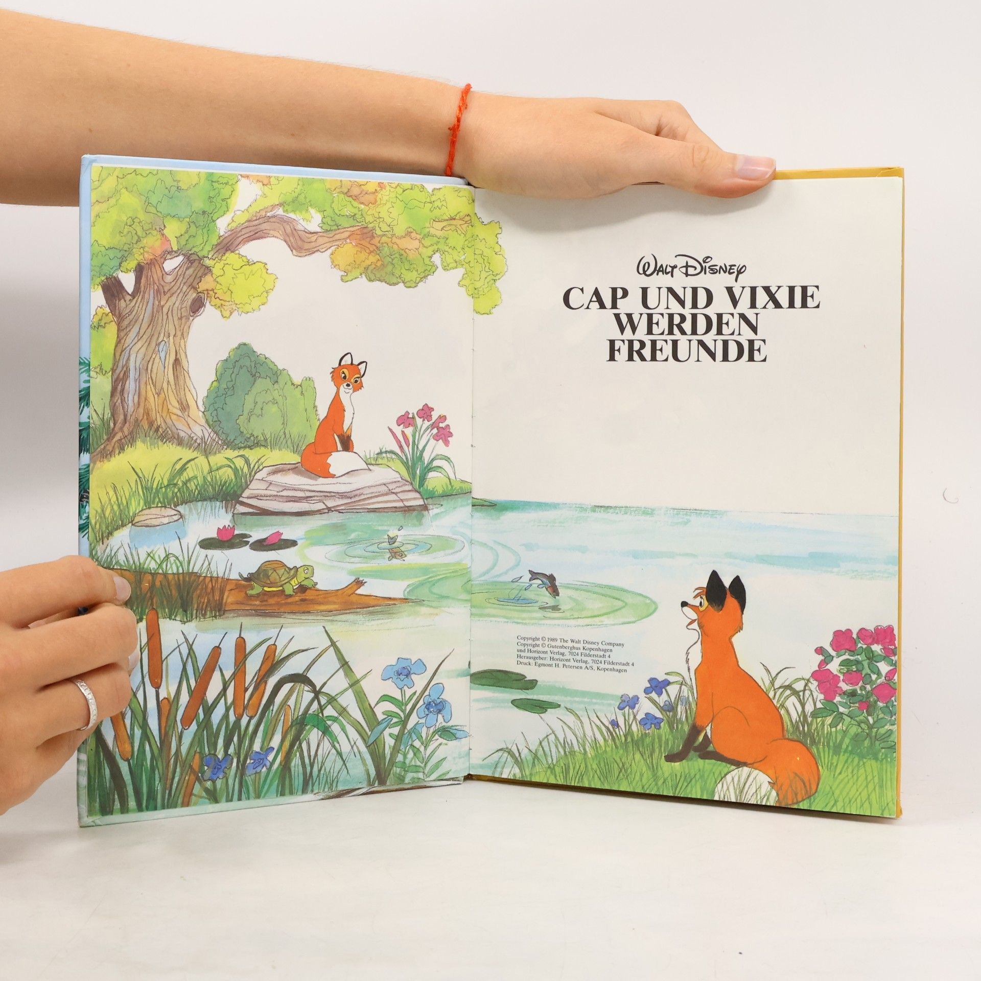 Walt Disney Cap und Vixie Werden Freunde