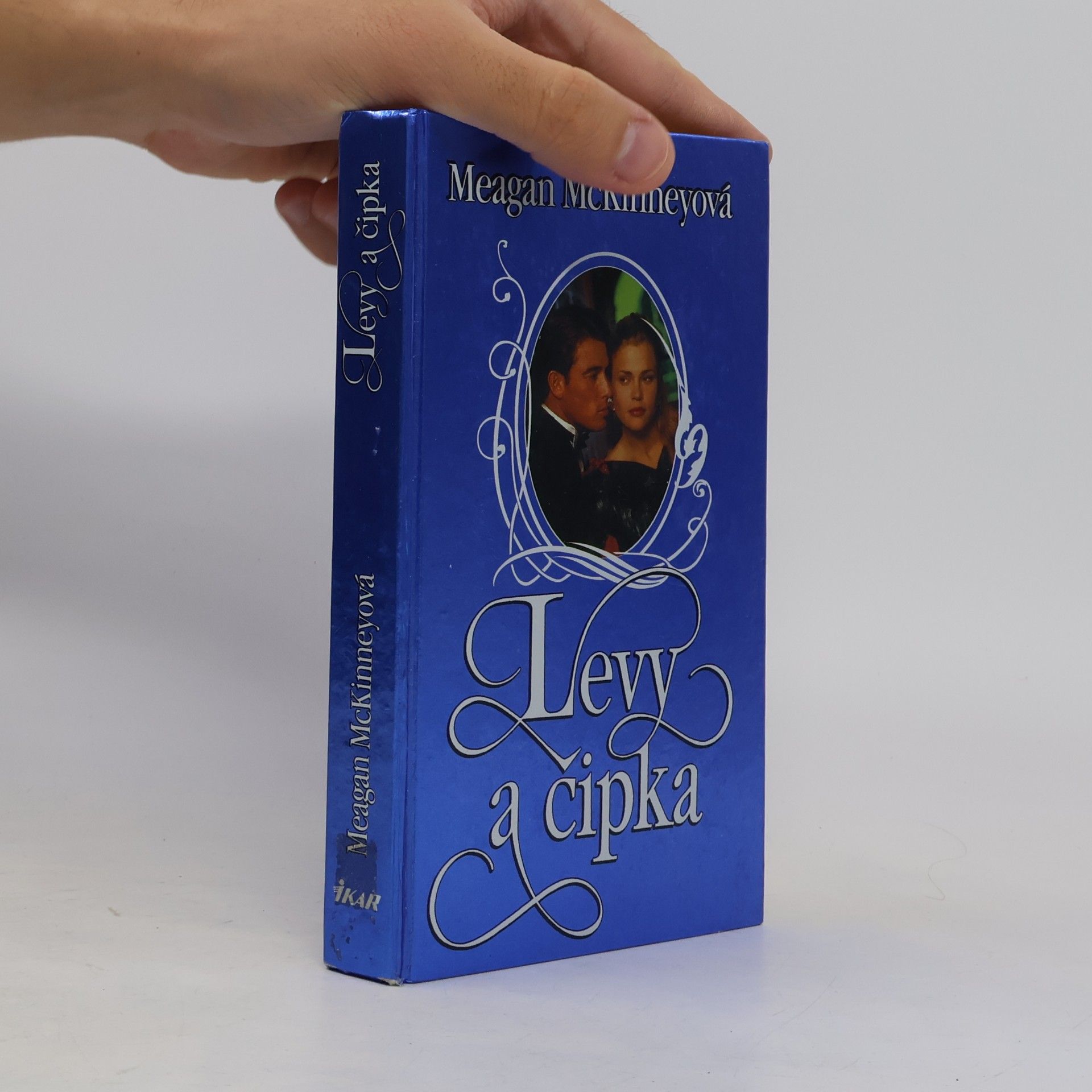 Meagan McKinney Levy a čipka