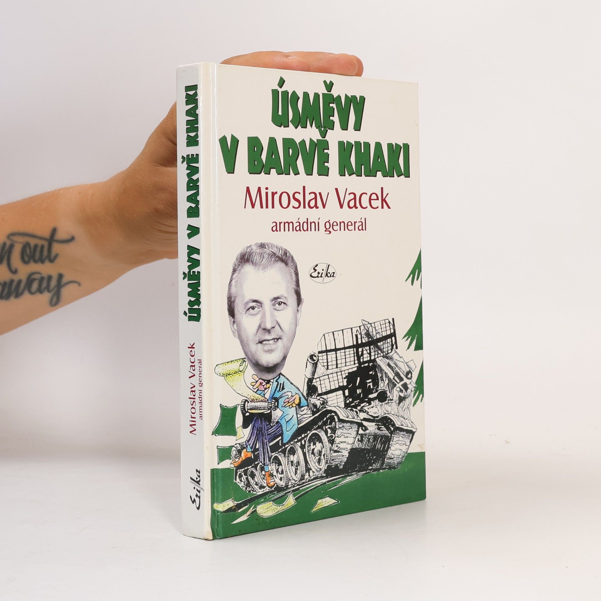 Milan Konvalina Úsměvy v barvě khaki