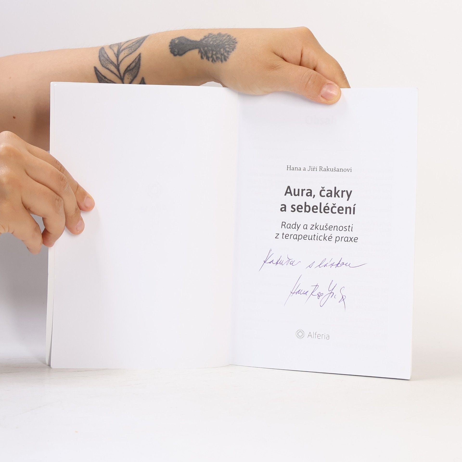 Hana Rakušanová Aura, čakry a sebeléčení : rady a zkušenosti z terapeutické praxe