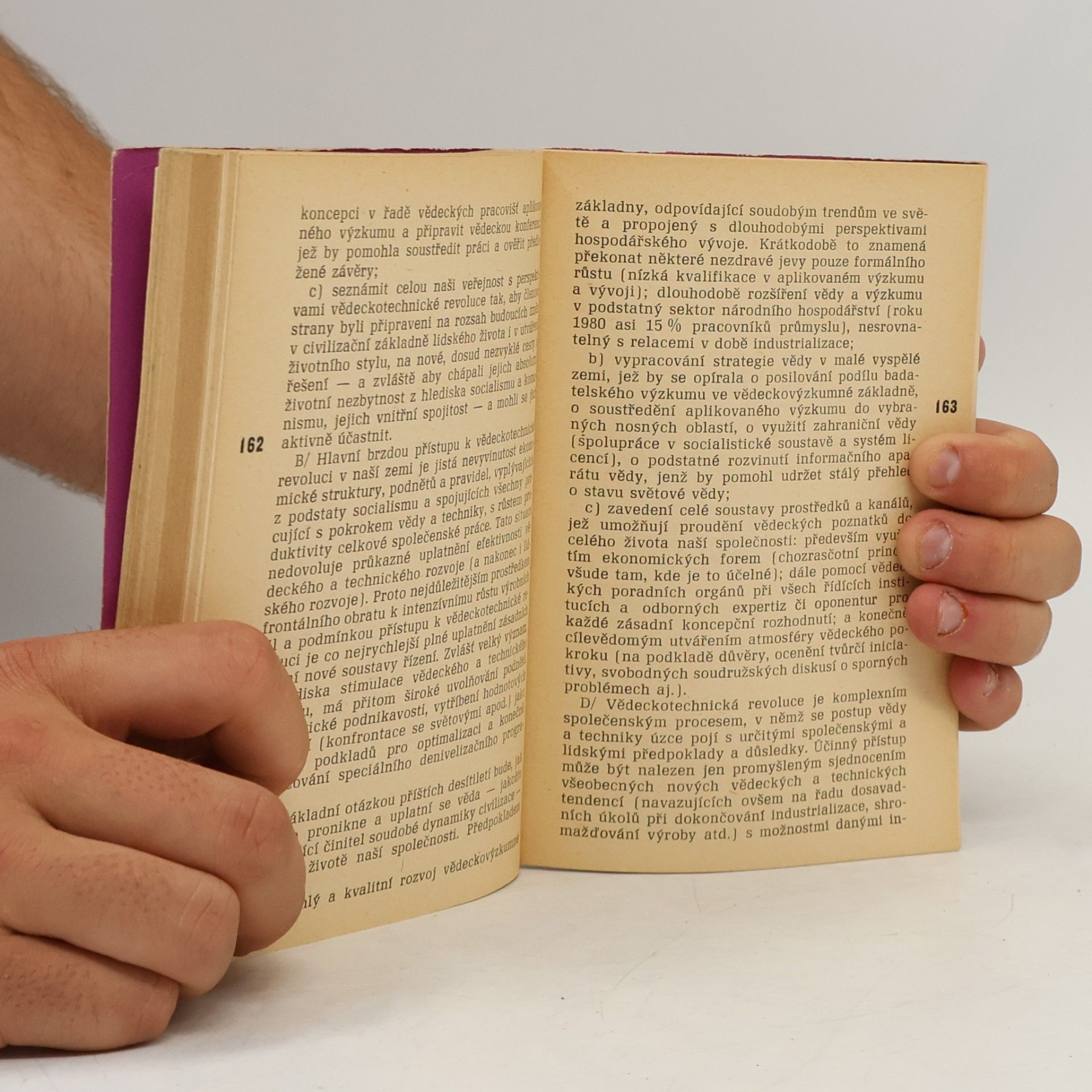 Radovan Richta Civilizace na rozcestí : společenské a lidské souvislosti vědeckotechnické revoluce